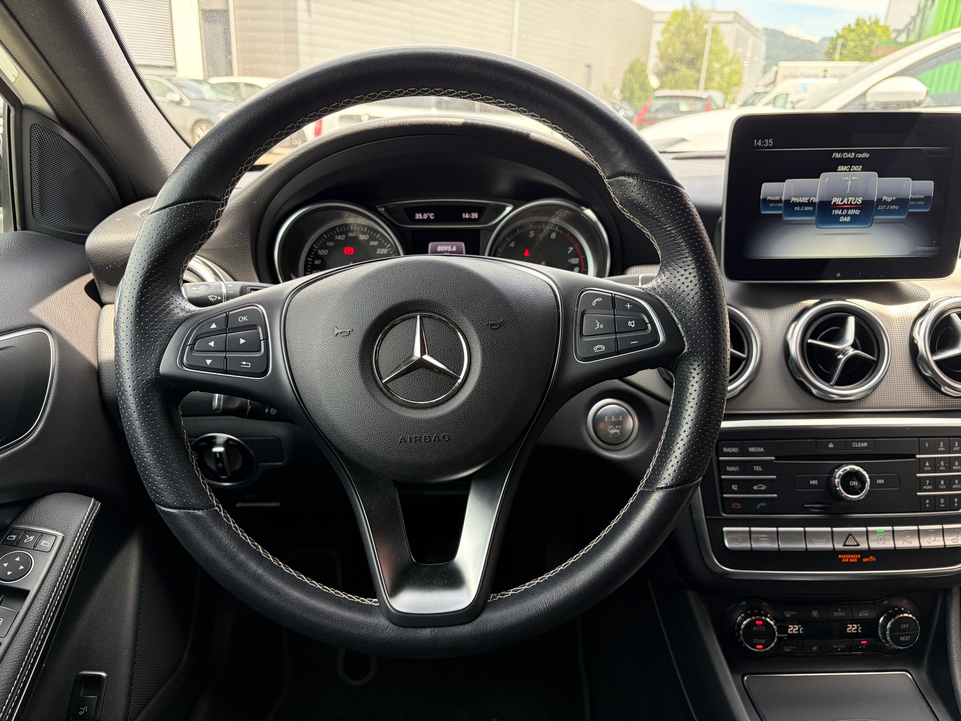 MERCEDES-BENZ GLA 250 Urban Swiss Star 4Matic 7G-DCT-image-9