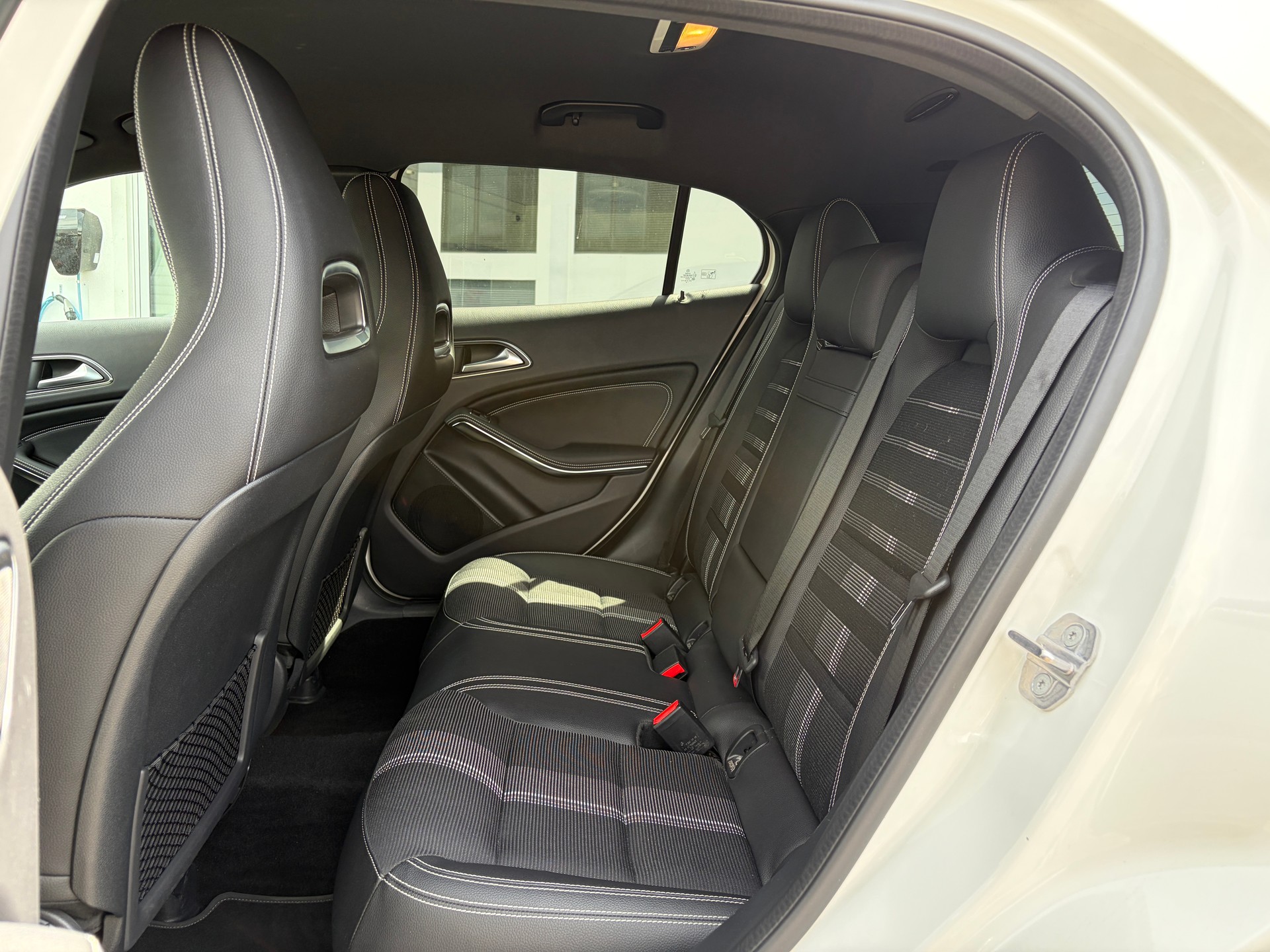MERCEDES-BENZ GLA 250 Urban Swiss Star 4Matic 7G-DCT-image-15
