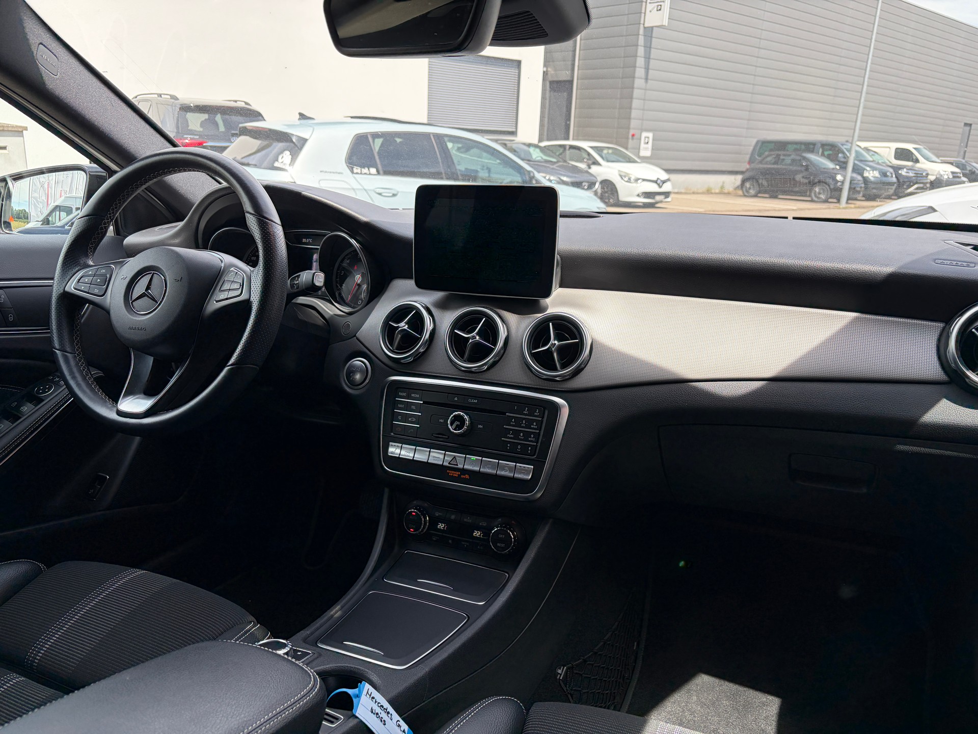 MERCEDES-BENZ GLA 250 Urban Swiss Star 4Matic 7G-DCT-image-17