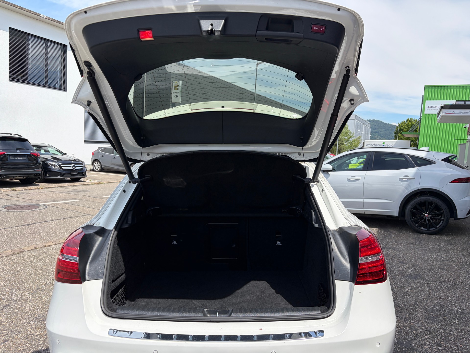 MERCEDES-BENZ GLA 250 Urban Swiss Star 4Matic 7G-DCT-image-19
