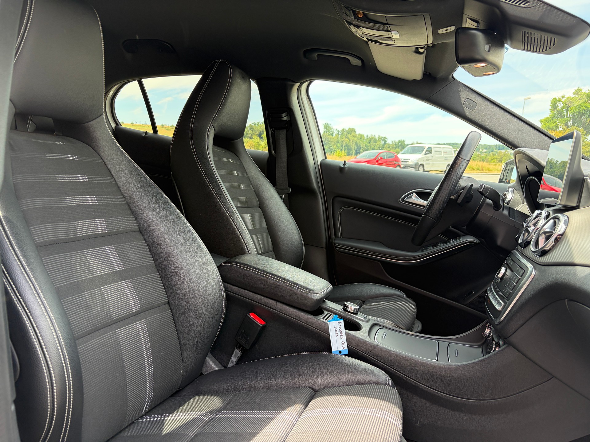 MERCEDES-BENZ GLA 250 Urban Swiss Star 4Matic 7G-DCT-image-18