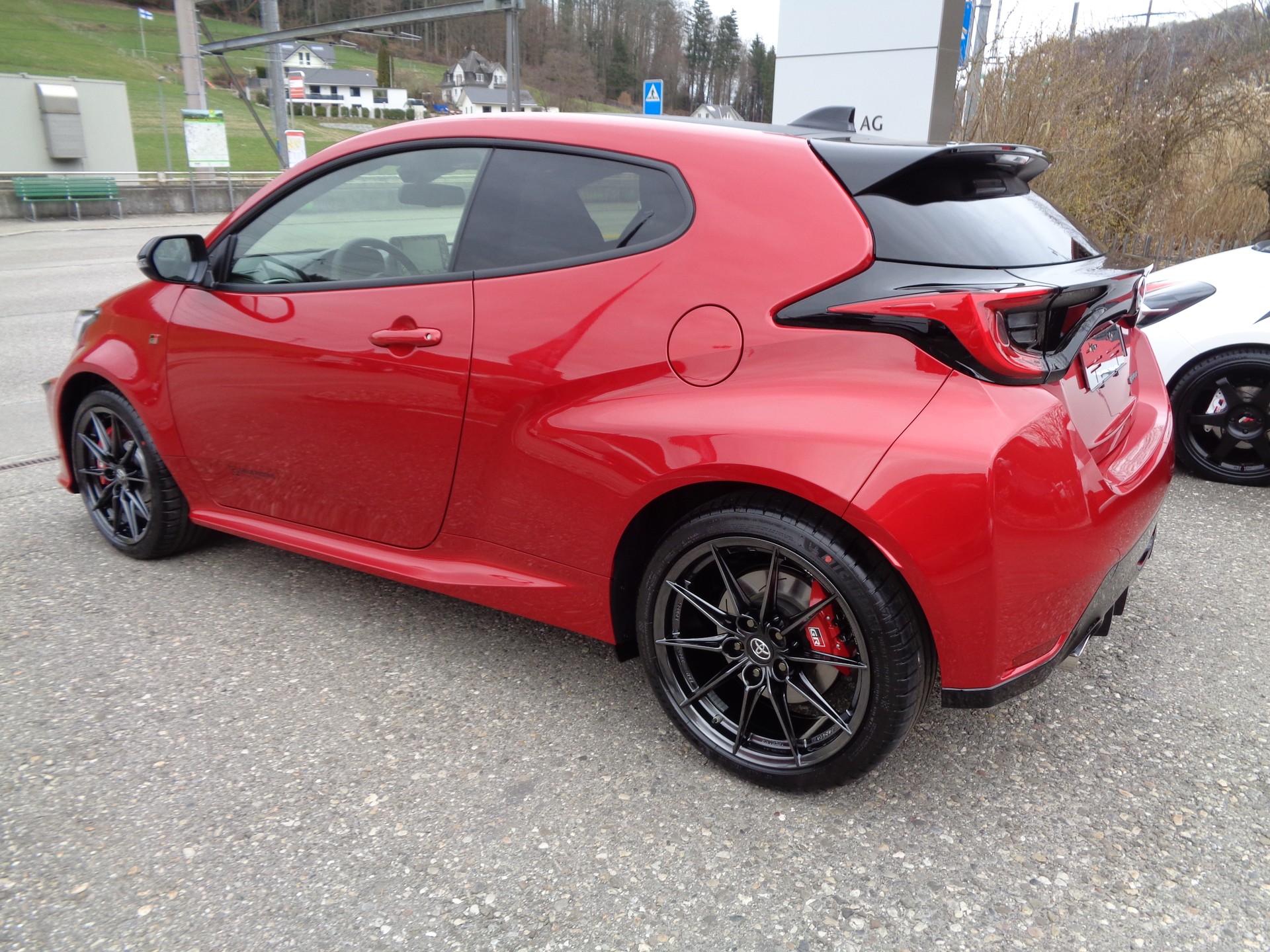 TOYOTA Yaris 1.6 GR Sport-image-2