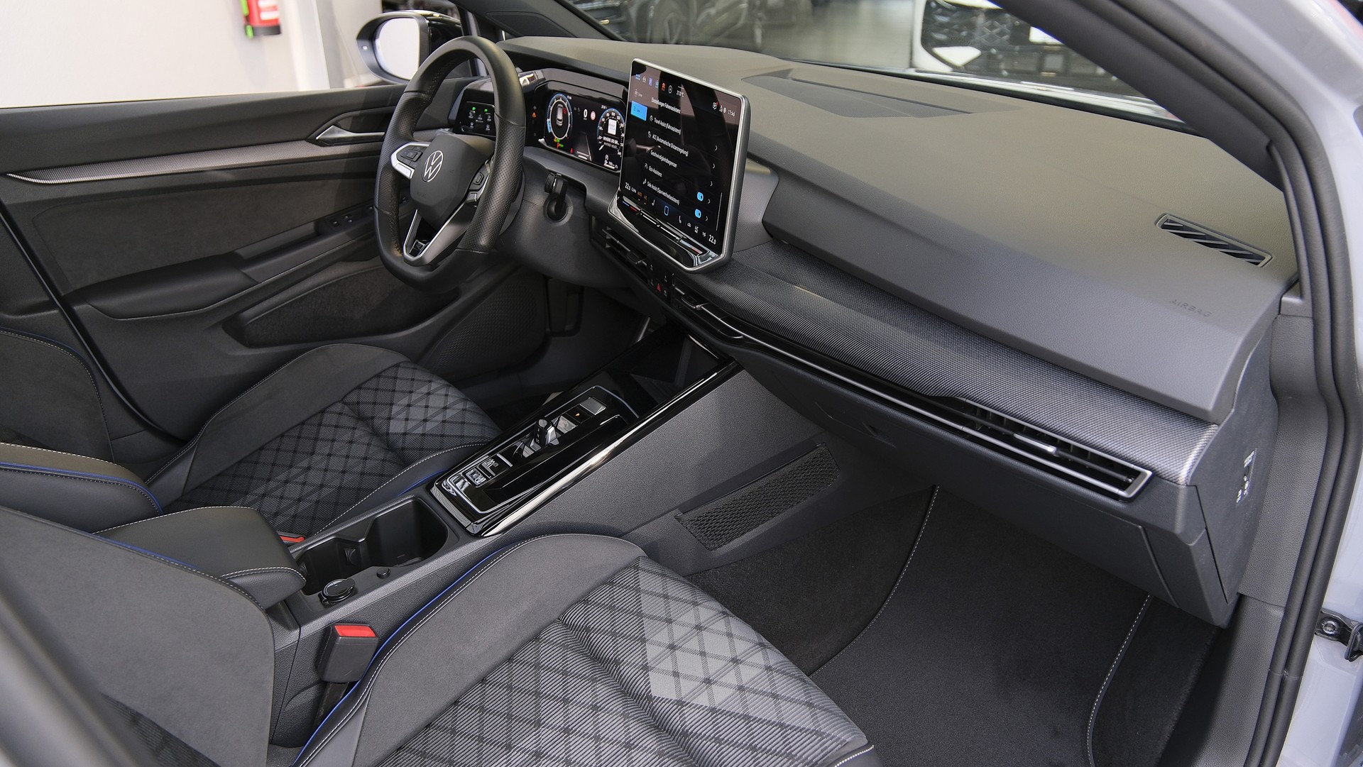 VW Golf 1.5 e TSI mHEV R-Line DSG * Black Style *-image-12
