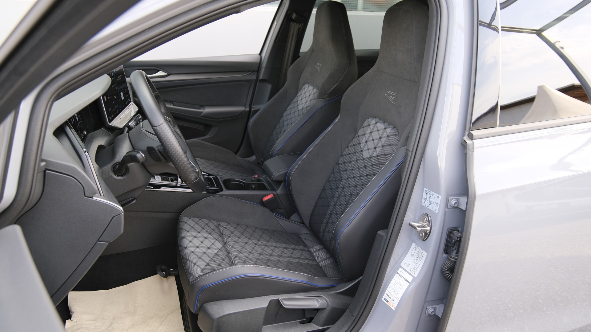 VW Golf 1.5 e TSI mHEV R-Line DSG * Black Style *-image-4