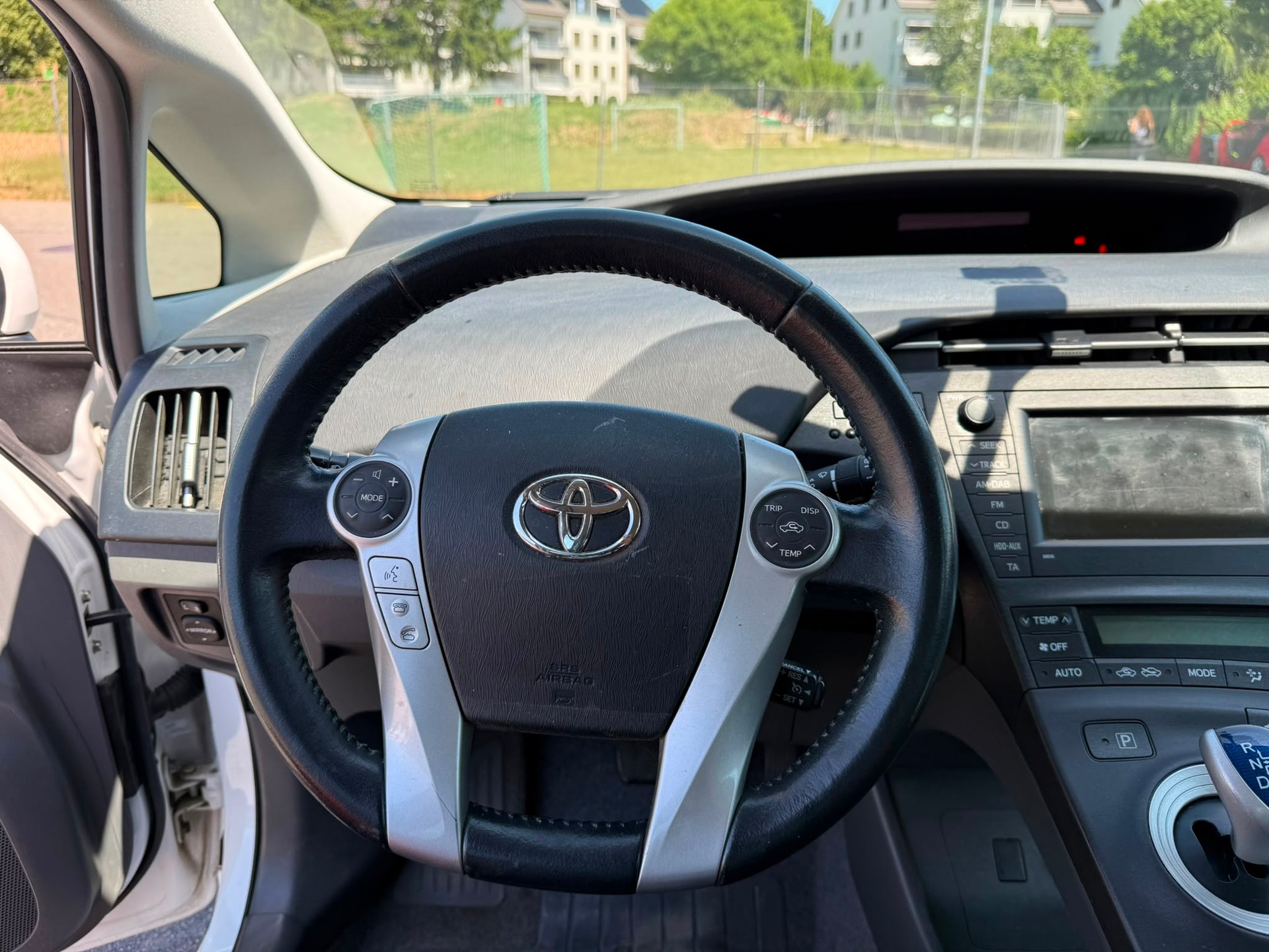 TOYOTA Prius 1.8 16V HSD-image-12