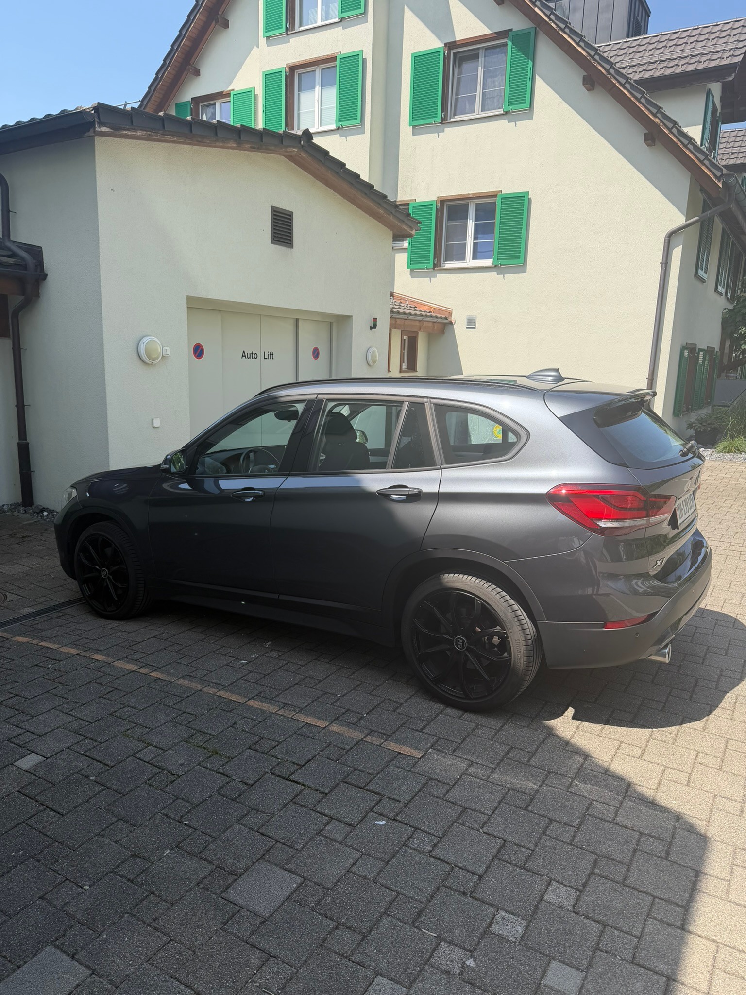 BMW 20i xDrive SAG-image-1