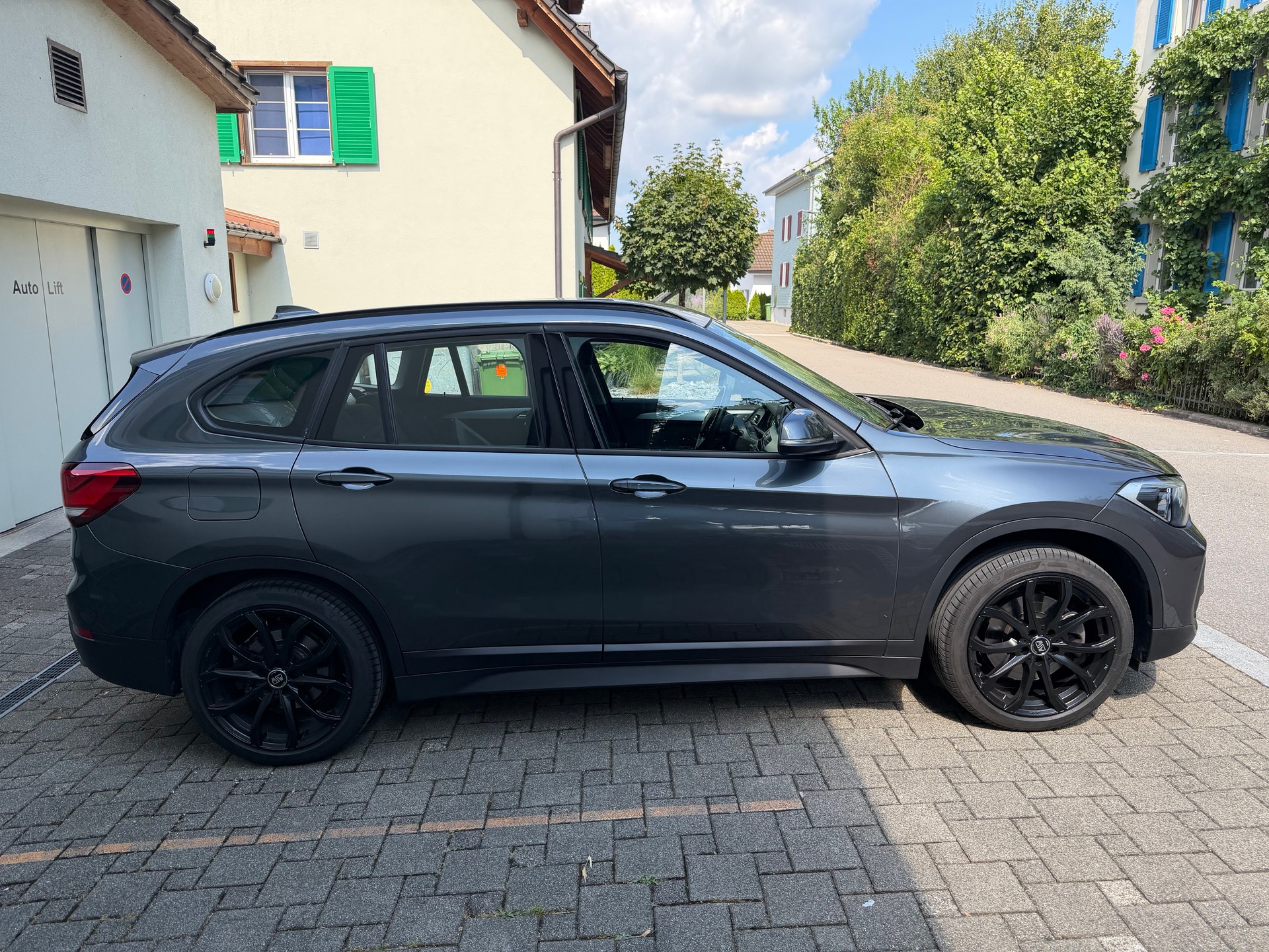 BMW 20i xDrive-image-3