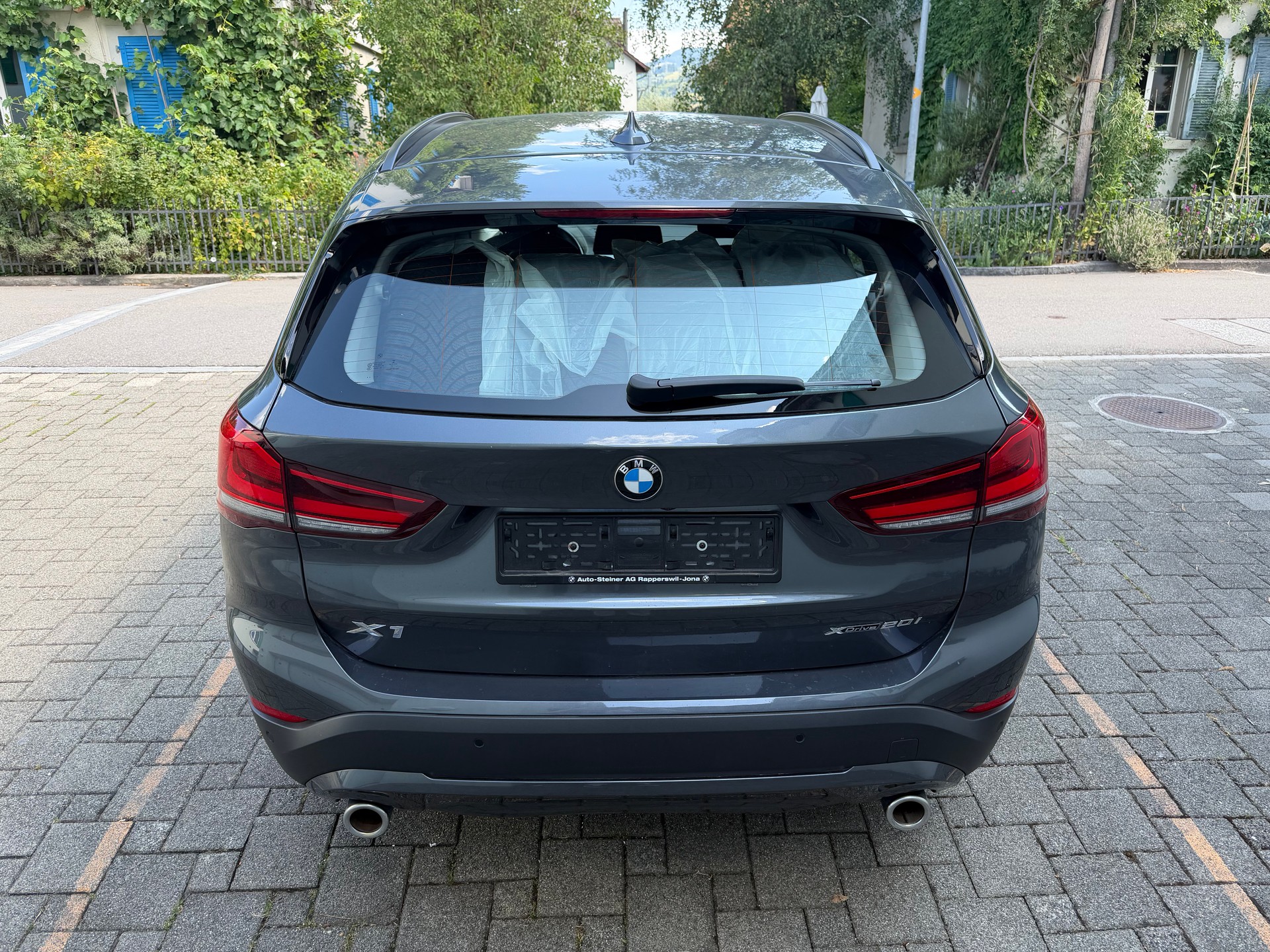 BMW 20i xDrive-image-2