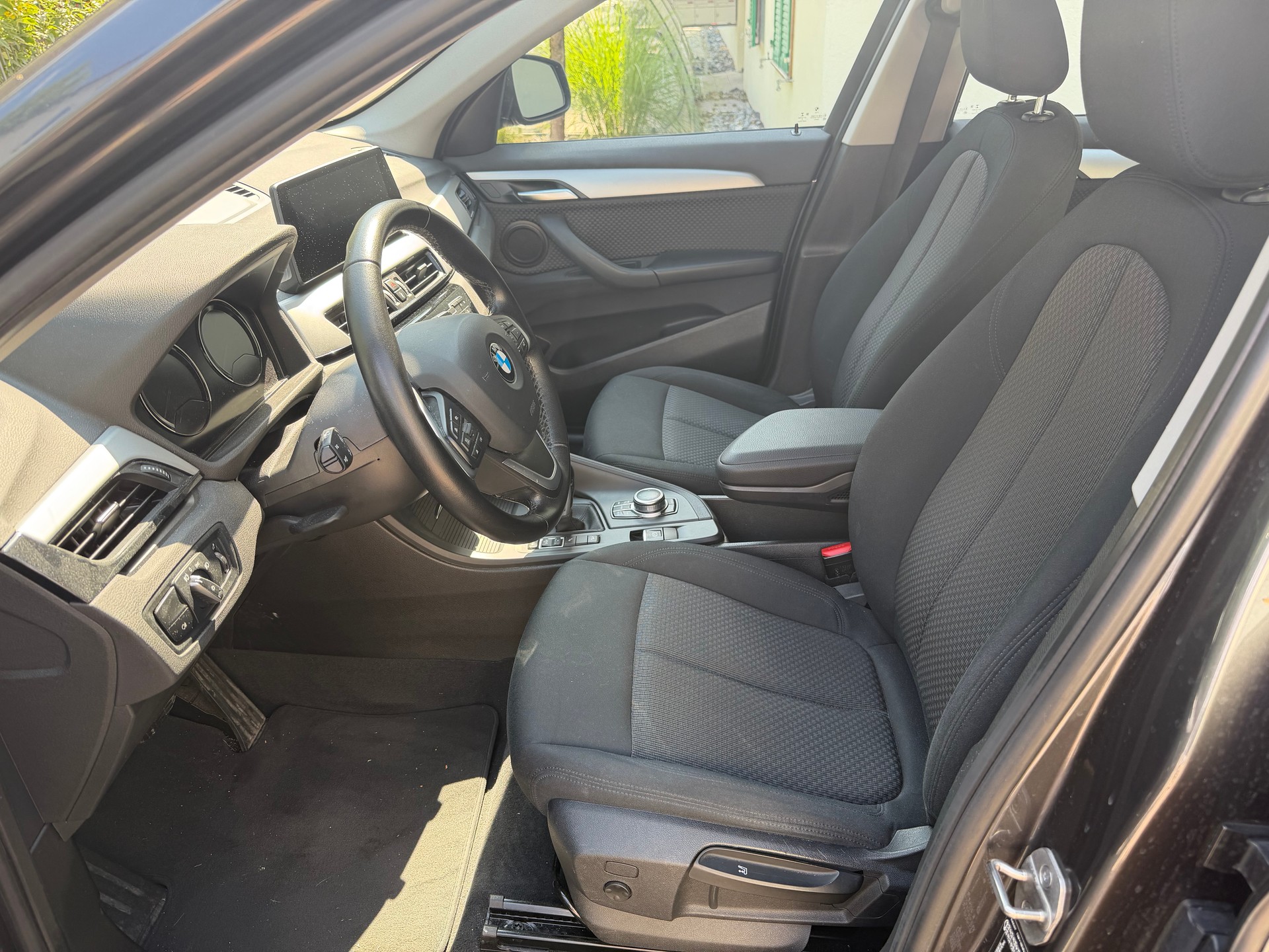 BMW 20i xDrive-image-5