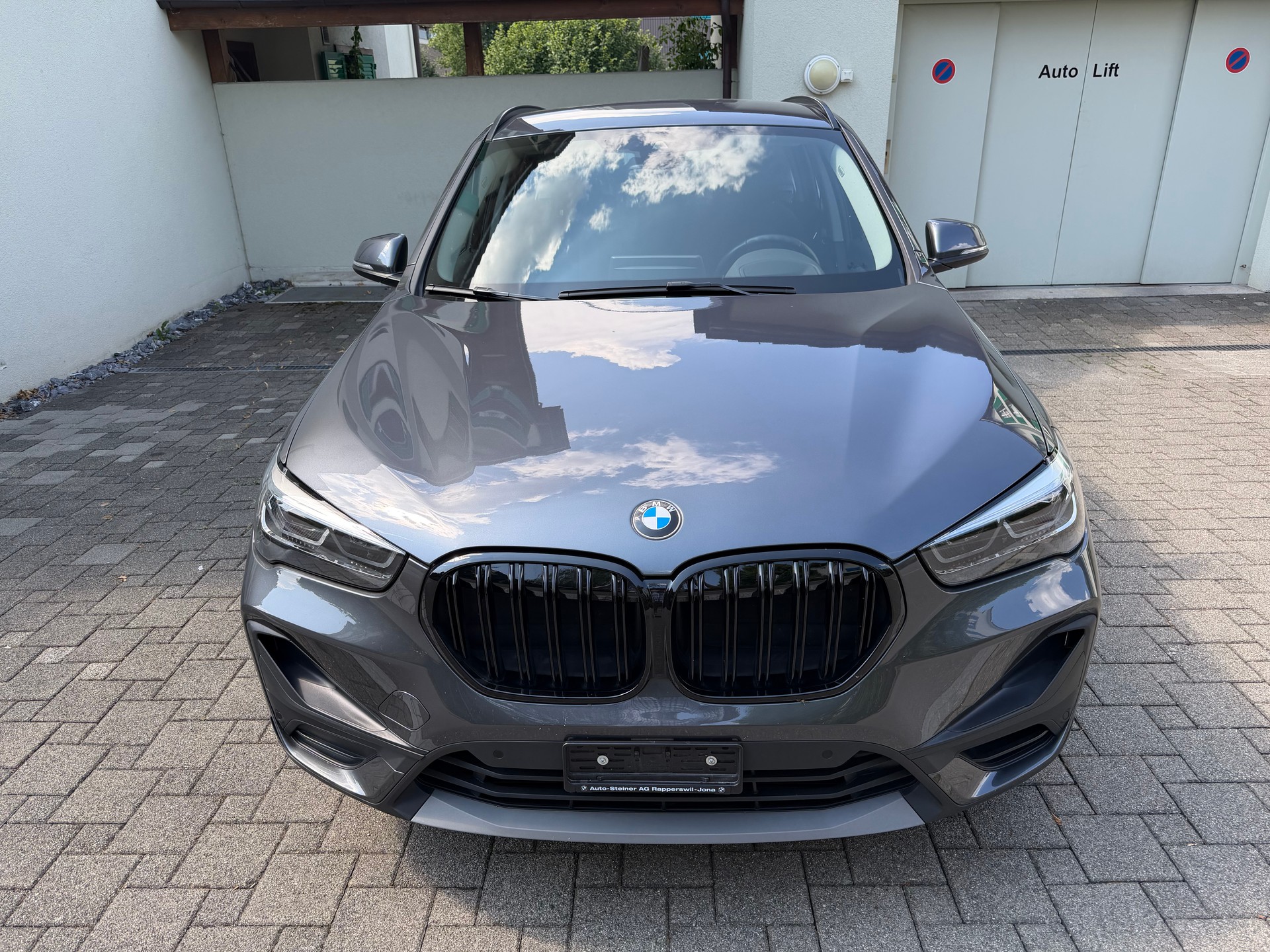 BMW 20i xDrive-image-1