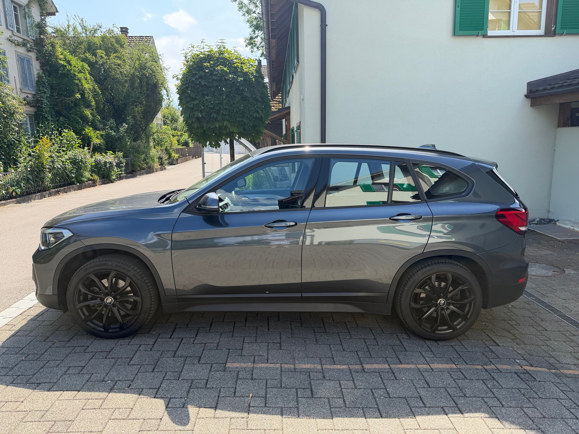 BMW 20i xDrive-image-4