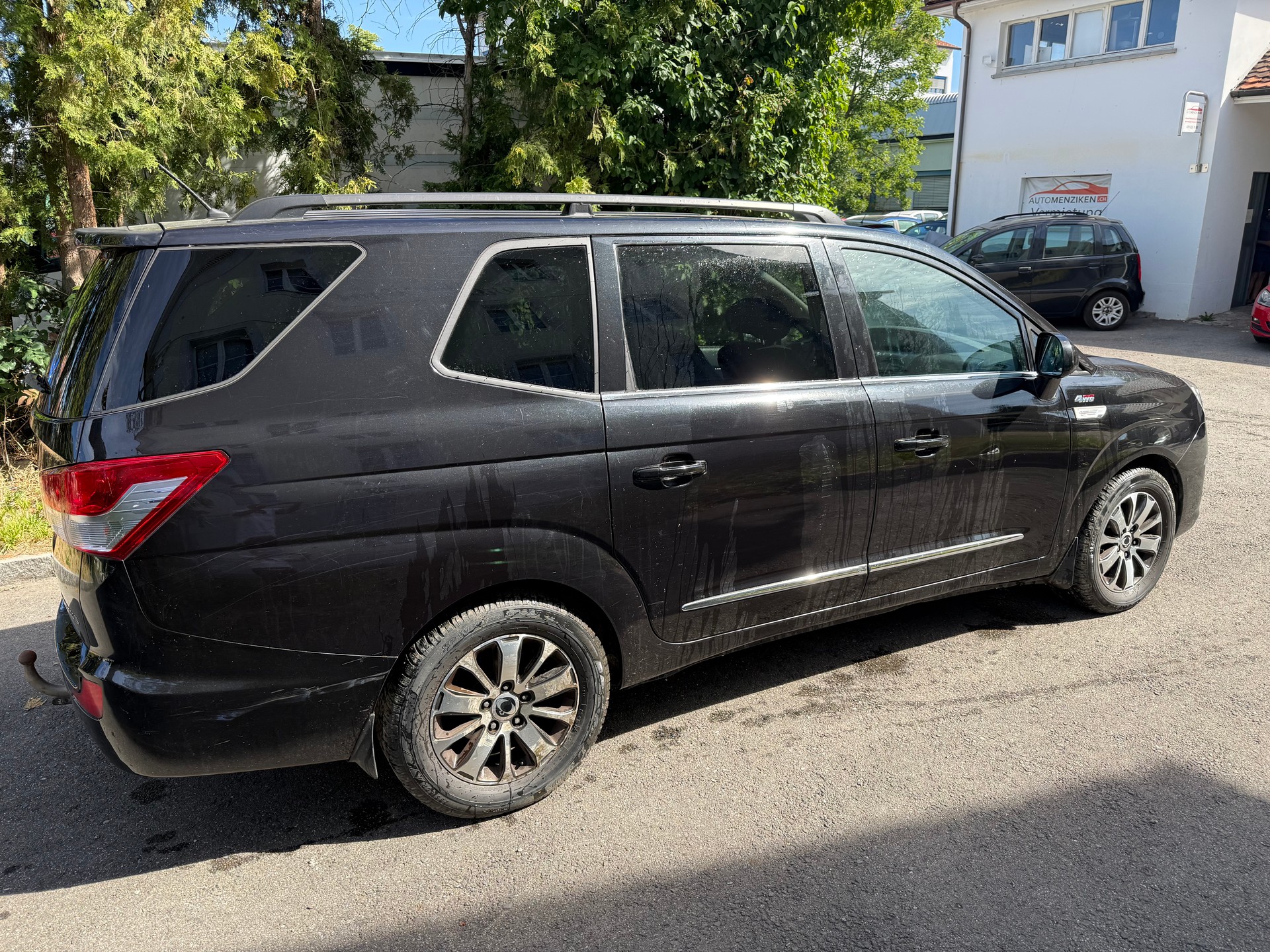 KGM-SsangYong Rodius SV220 e-XDi Turismo 4WD Automatic-image-4
