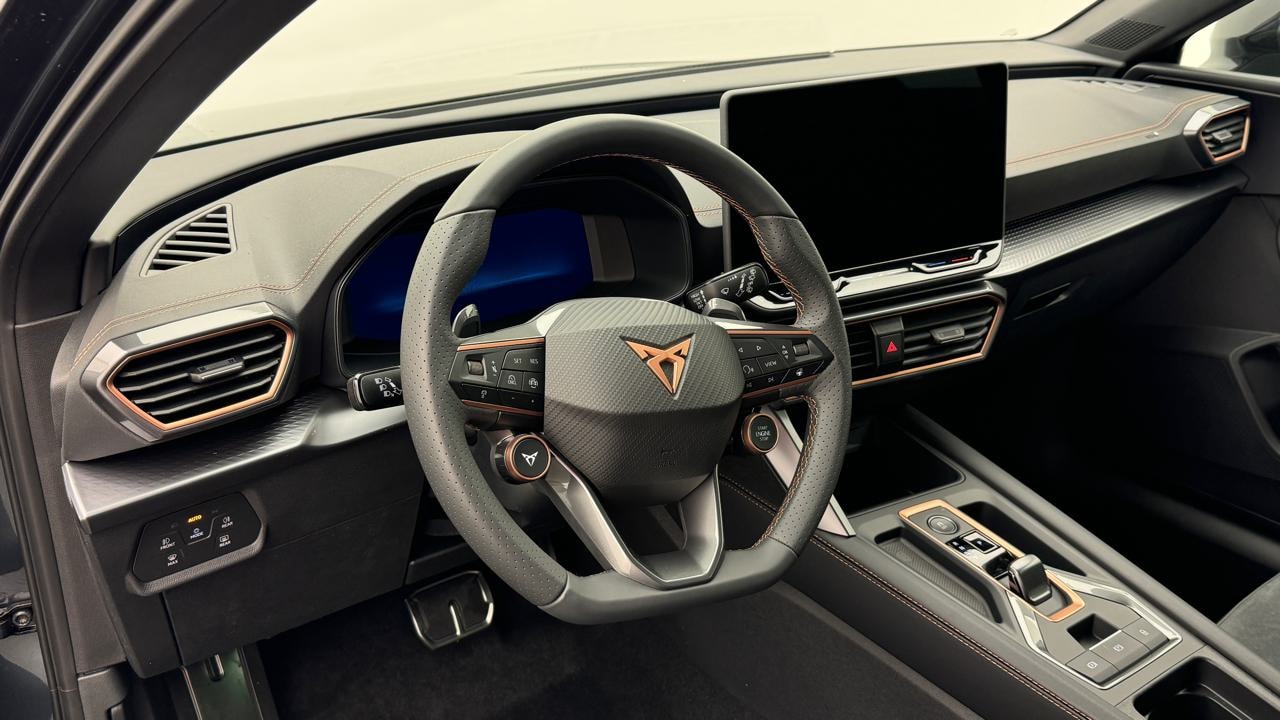 CUPRA LEON ST 1.5 e-HYBRID pHEV VZ Black Edition-image-6