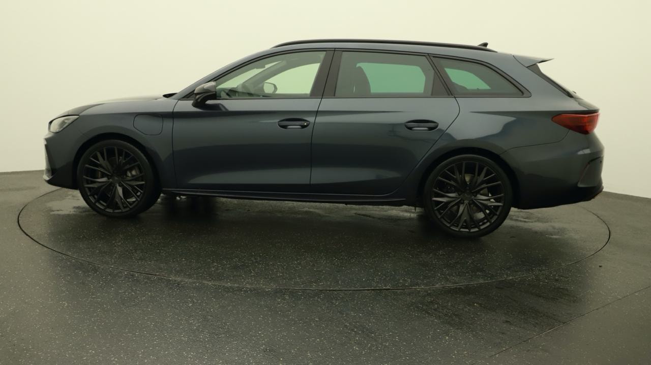 CUPRA LEON ST 1.5 e-HYBRID pHEV VZ Black Edition-image-1