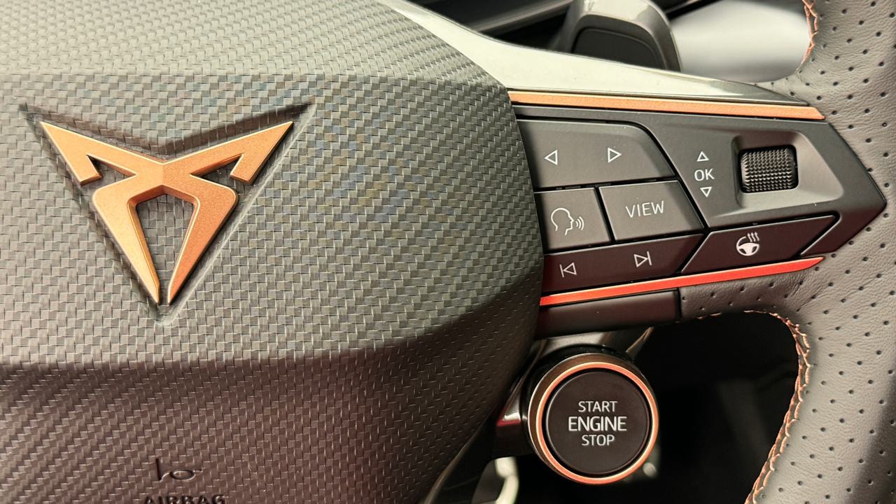 CUPRA LEON ST 1.5 e-HYBRID pHEV VZ Black Edition-image-9