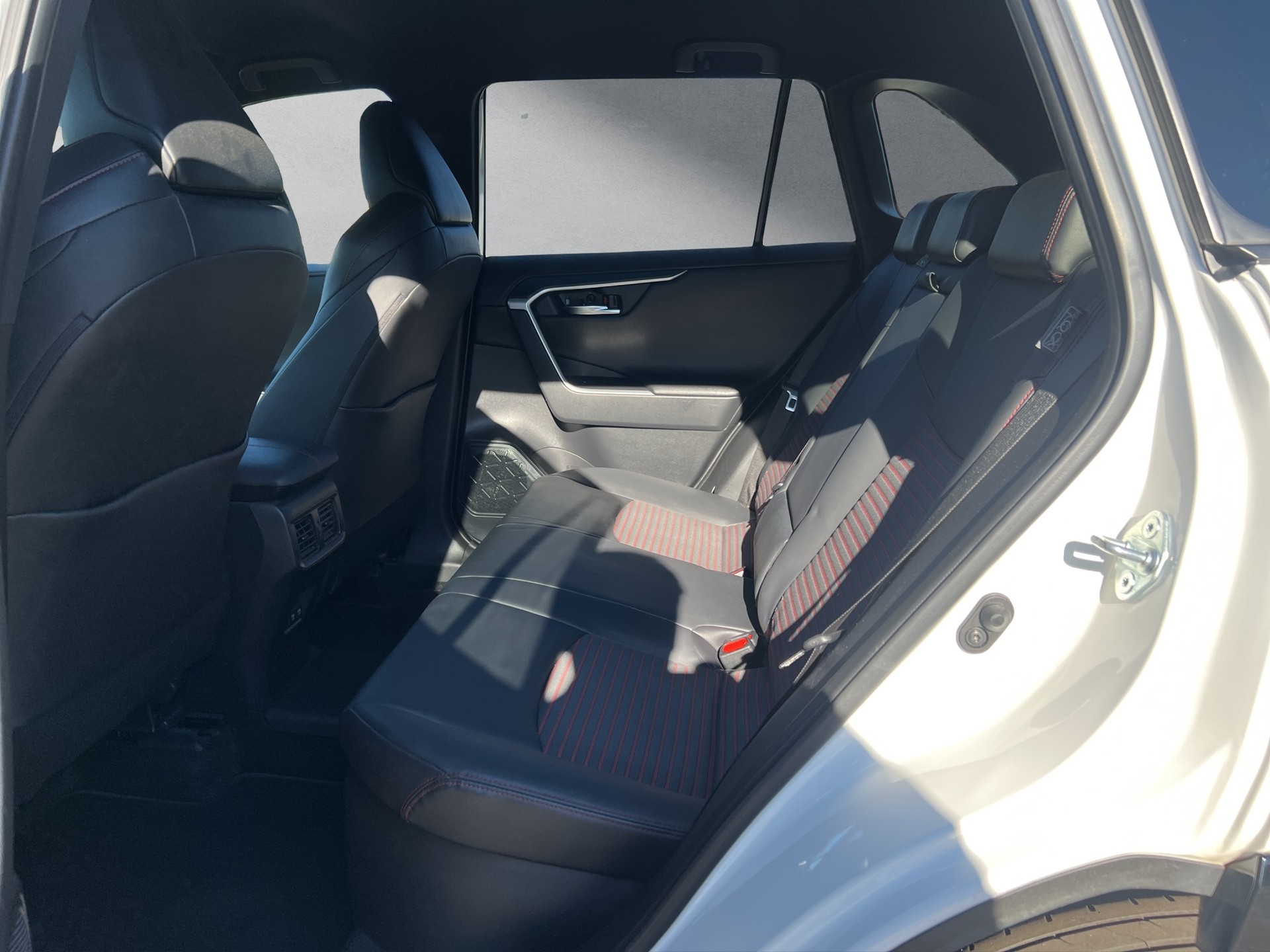 TOYOTA RAV4 2.5 Plug-In-Hybrid Premium-image-9