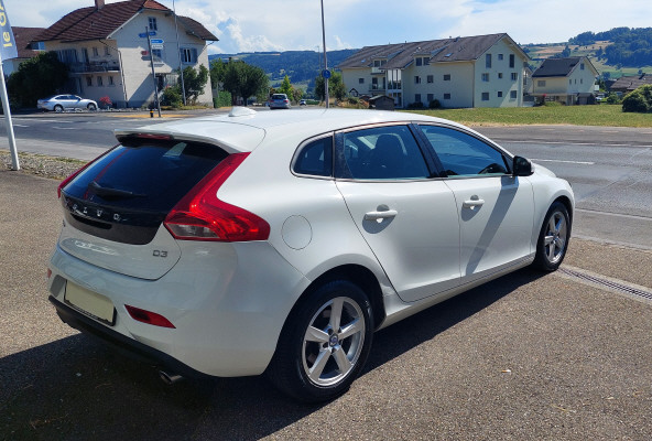 VOLVO V40 D3 Kinetic-image-3