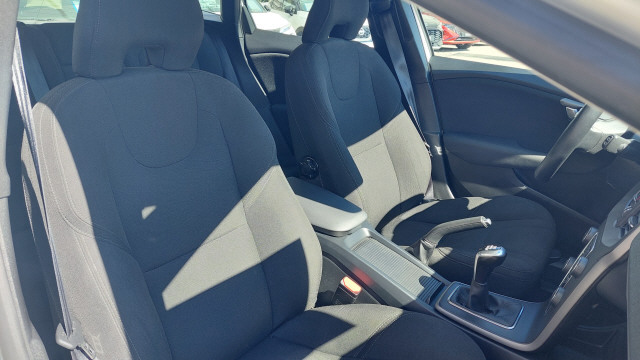 VOLVO V40 D3 Kinetic-image-8