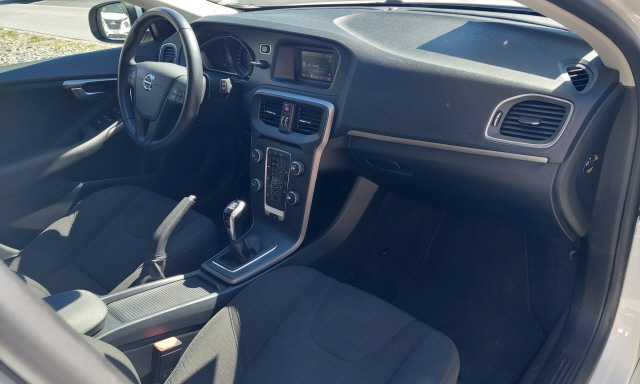 VOLVO V40 D3 Kinetic-image-7