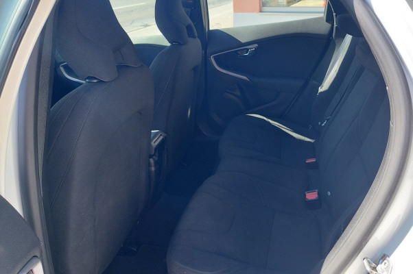 VOLVO V40 D3 Kinetic-image-11