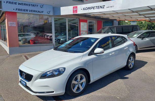 VOLVO V40 D3 Kinetic-image-0