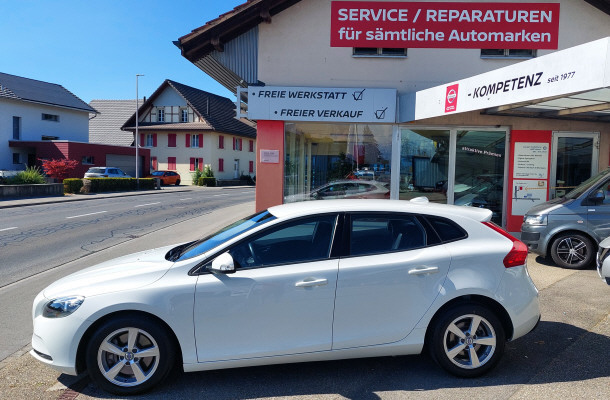 VOLVO V40 D3 Kinetic-image-1