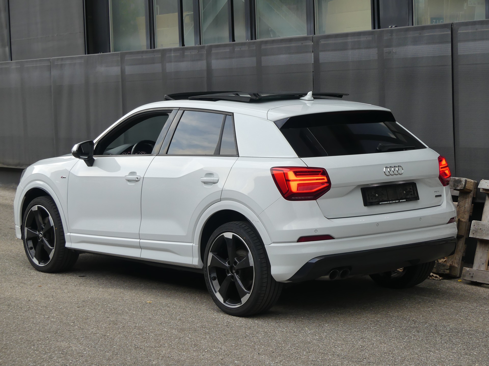AUDI Q2 2.0 TFSI sport quattro-image-4