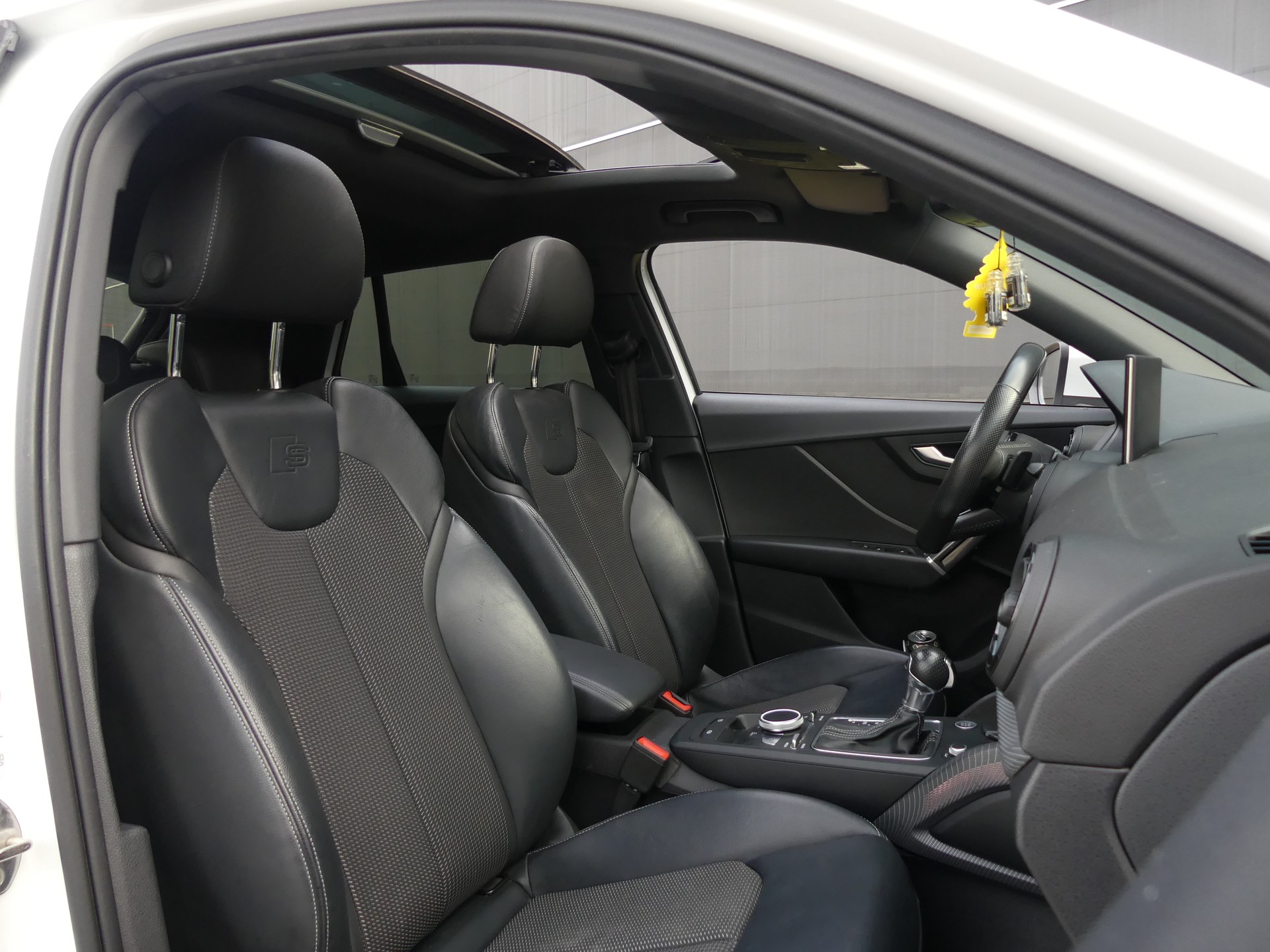 AUDI Q2 2.0 TFSI sport quattro-image-8