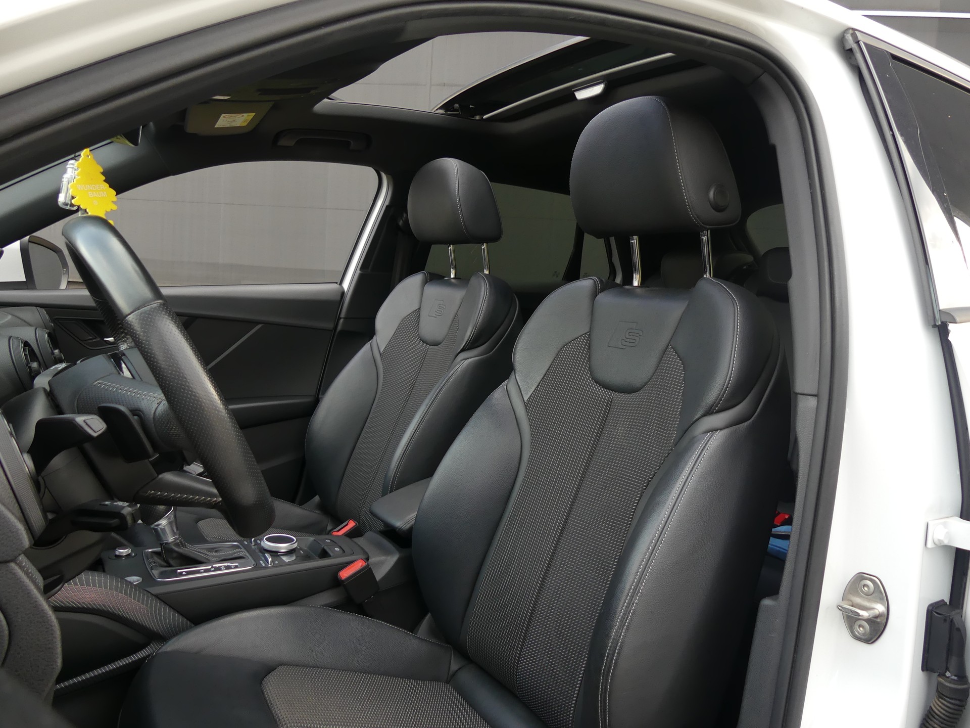 AUDI Q2 2.0 TFSI sport quattro-image-12