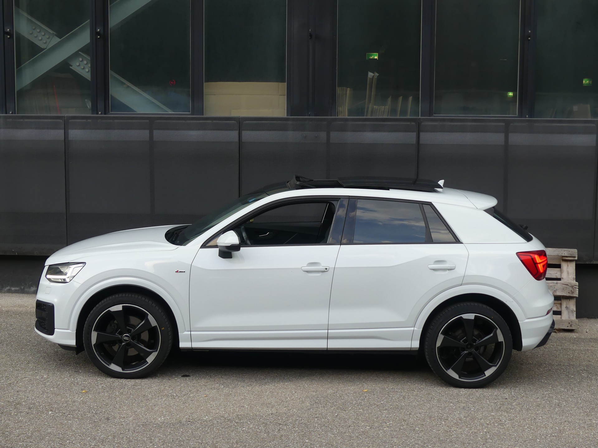 AUDI Q2 2.0 TFSI sport quattro-image-10