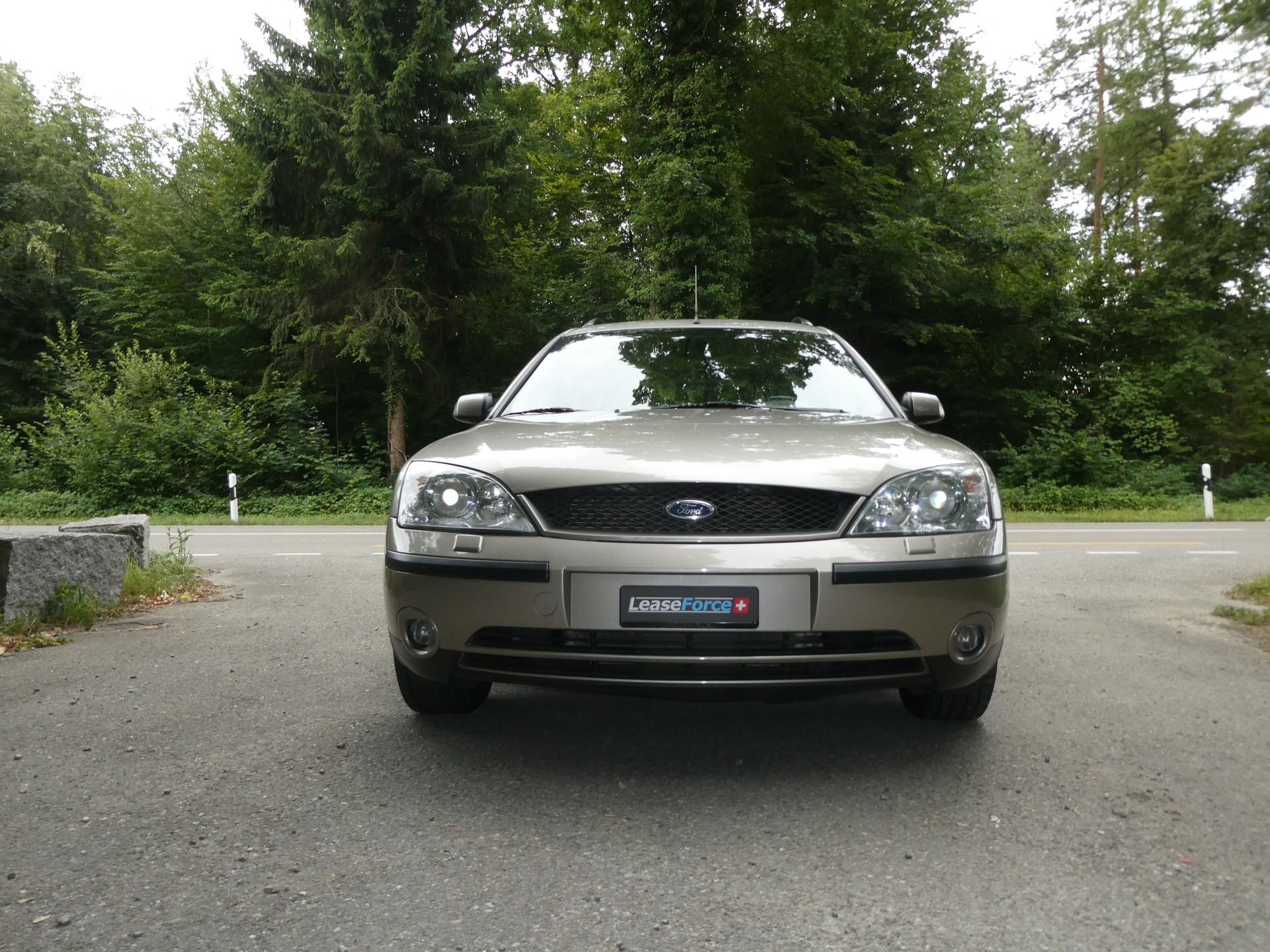 FORD Mondeo 2.5i V6 24V Ghia-image-2