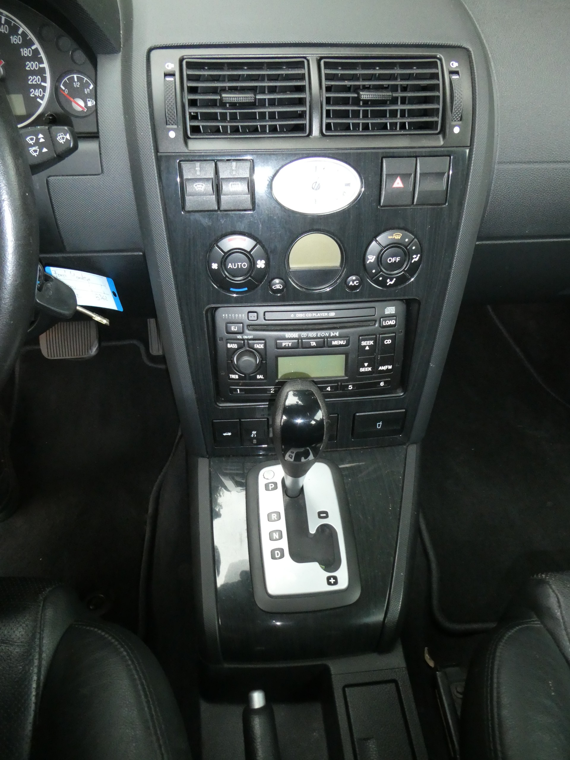 FORD Mondeo 2.5i V6 24V Ghia-image-12