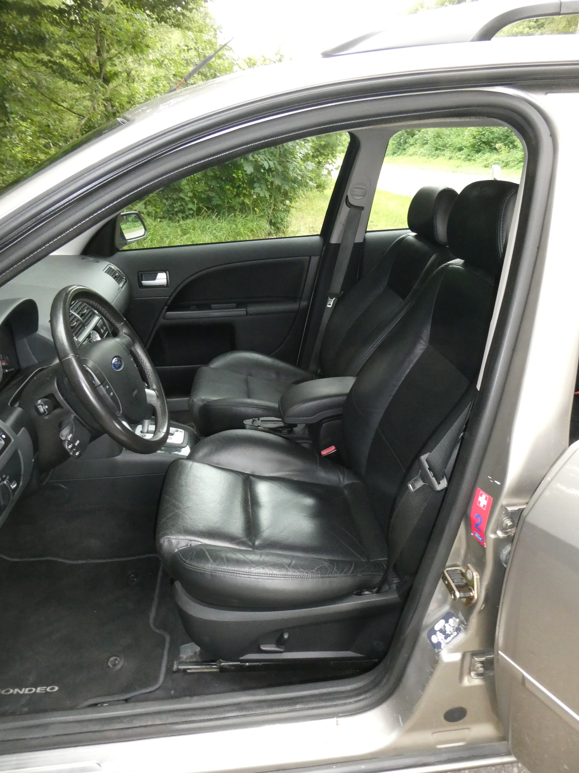 FORD Mondeo 2.5i V6 24V Ghia-image-9