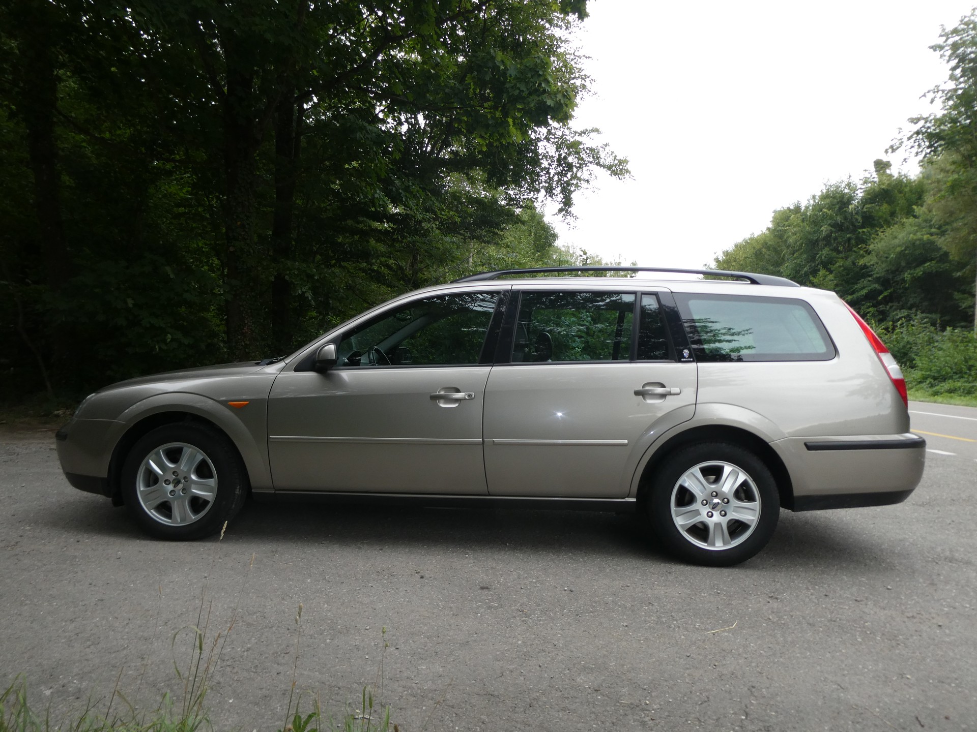 FORD Mondeo 2.5i V6 24V Ghia-image-5
