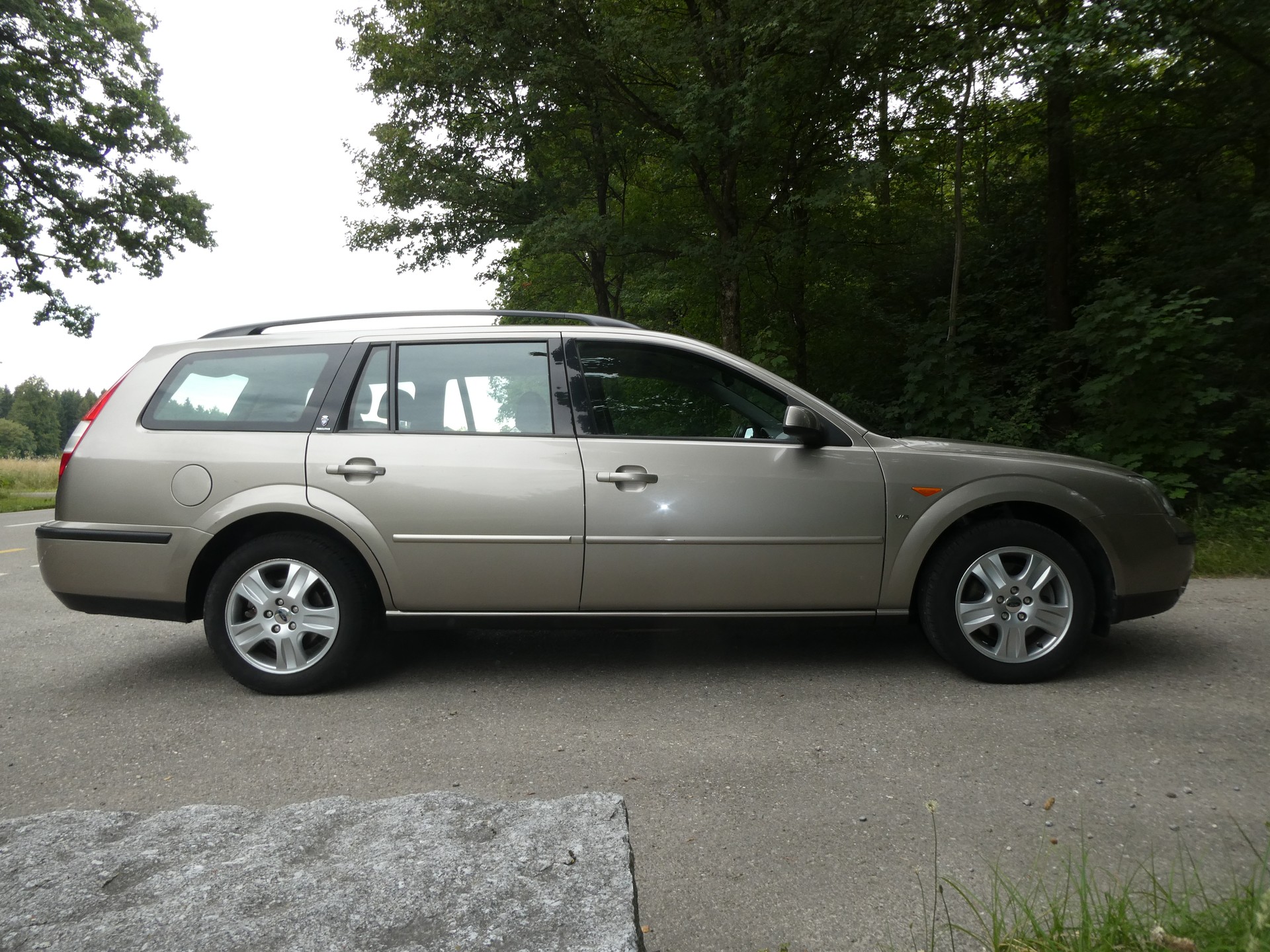 FORD Mondeo 2.5i V6 24V Ghia-image-6