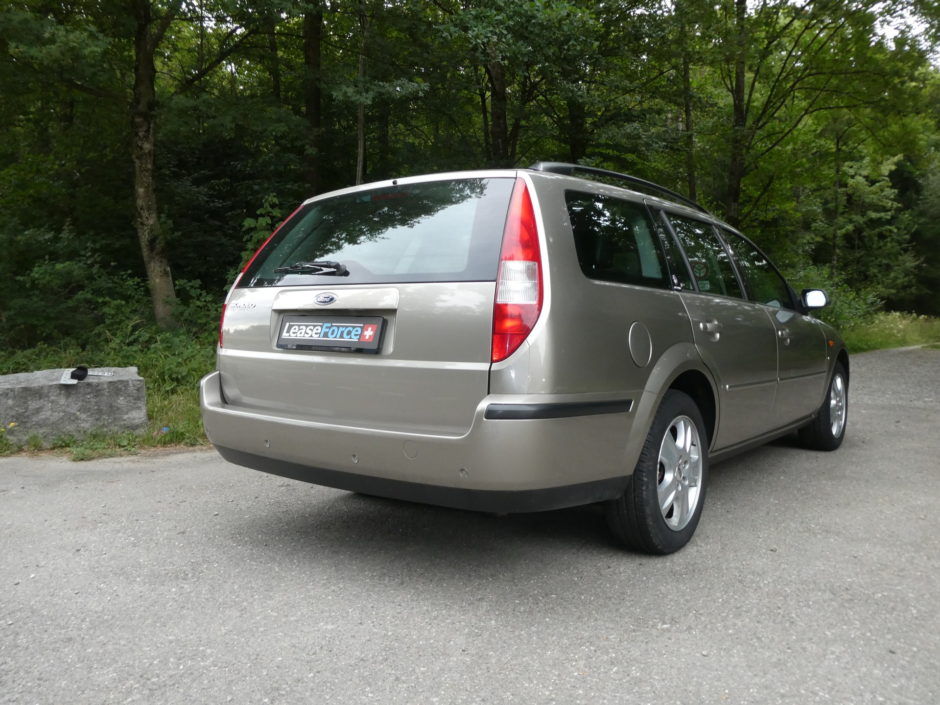 FORD Mondeo 2.5i V6 24V Ghia-image-4