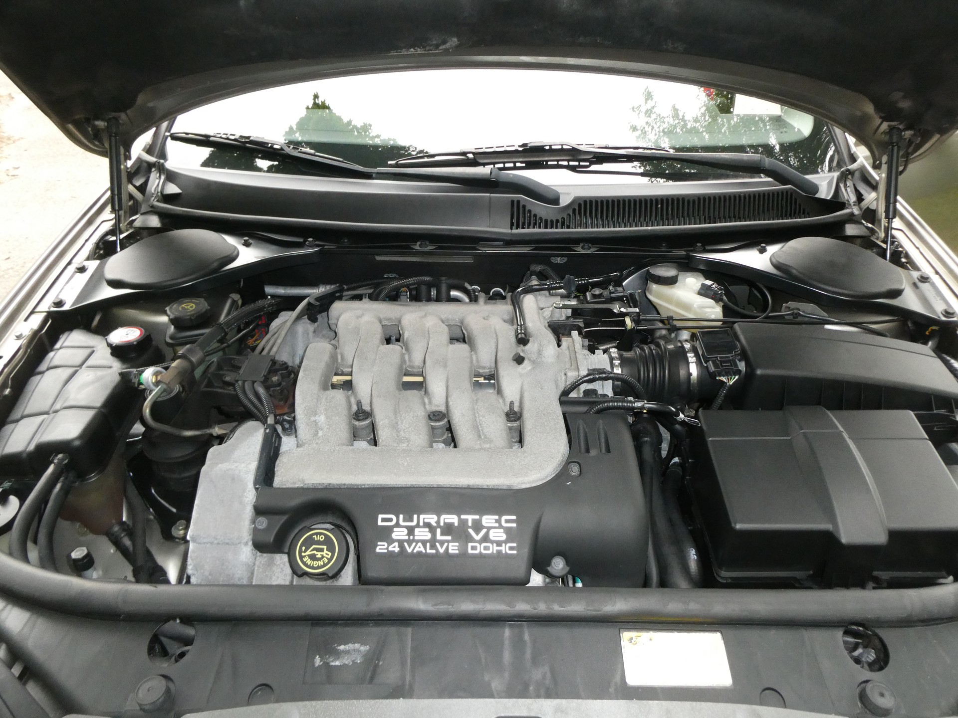 FORD Mondeo 2.5i V6 24V Ghia-image-14