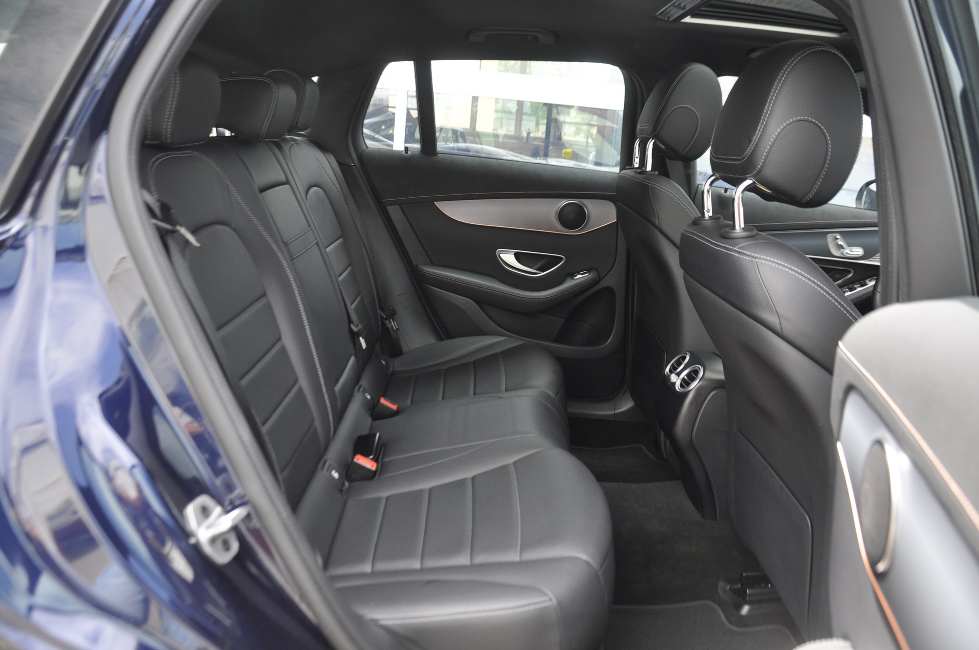 MERCEDES-BENZ EQC 400 4Matic EQ Star I Panoramadach-image-8