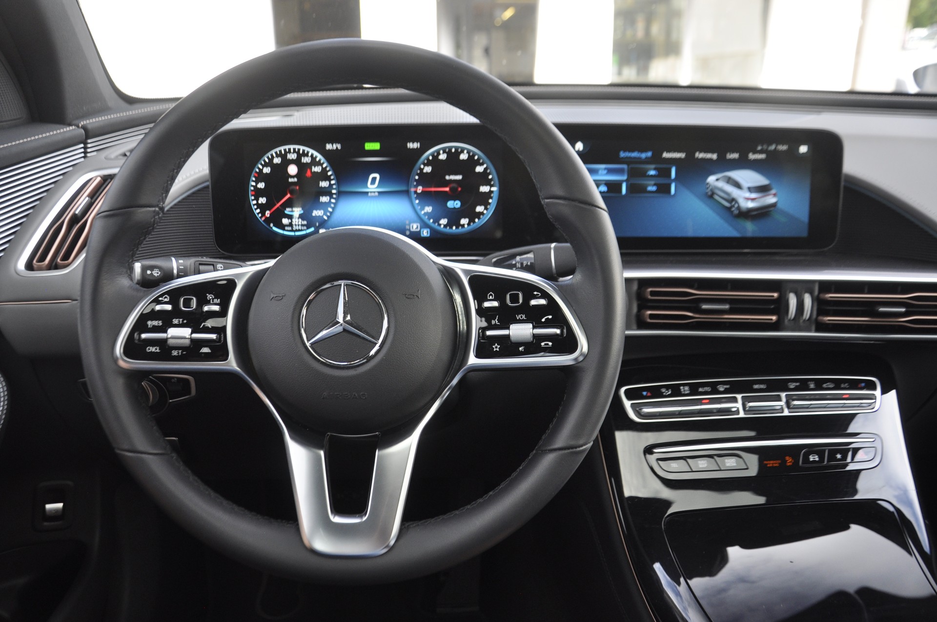 MERCEDES-BENZ EQC 400 4Matic EQ Star I Panoramadach-image-9