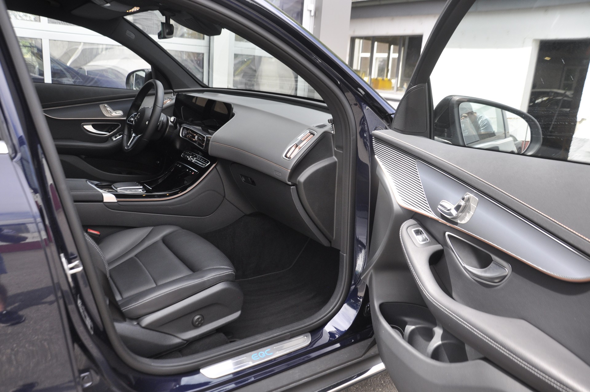 MERCEDES-BENZ EQC 400 4Matic EQ Star I Panoramadach-image-7