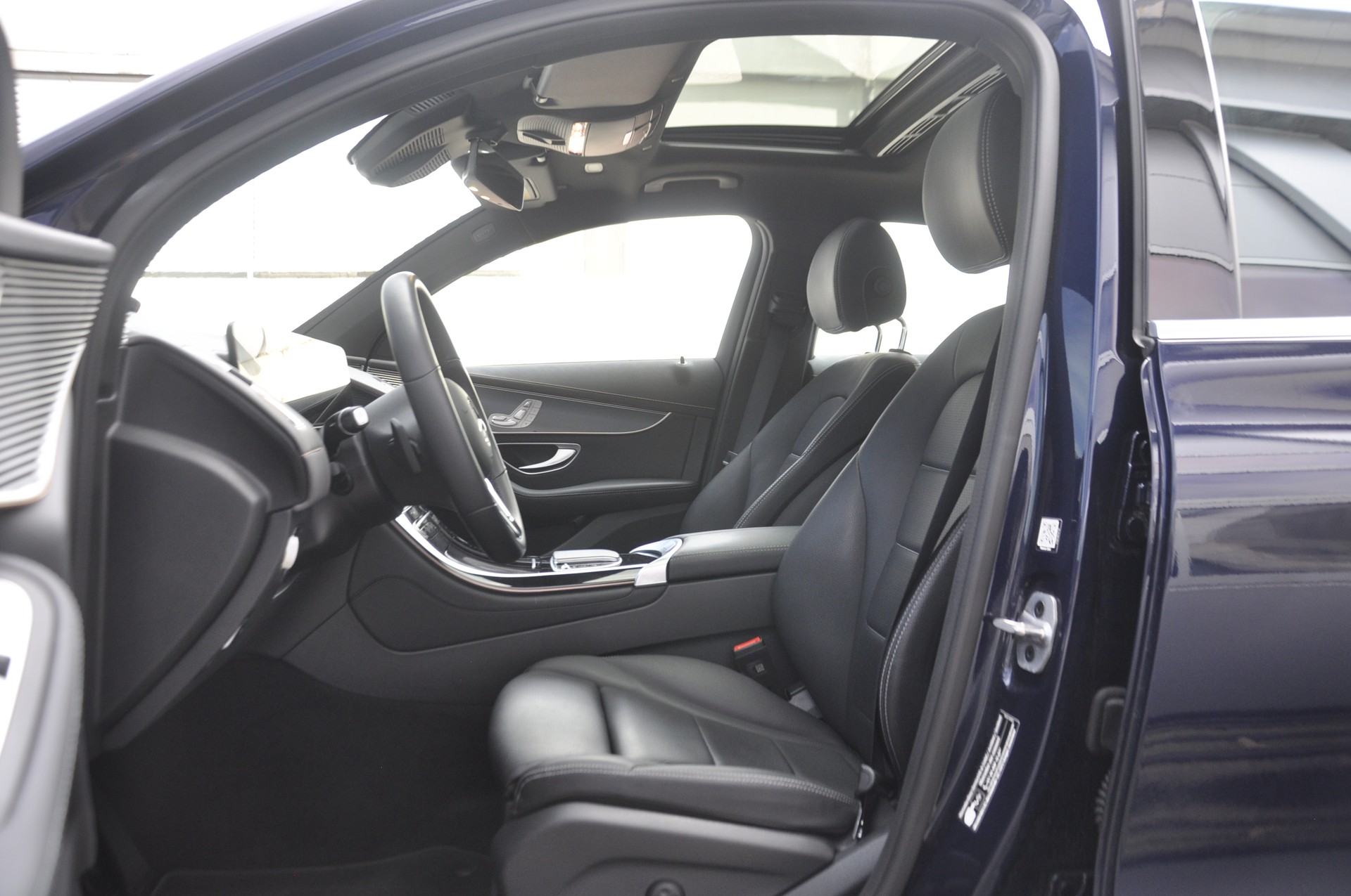MERCEDES-BENZ EQC 400 4Matic EQ Star I Panoramadach-image-4