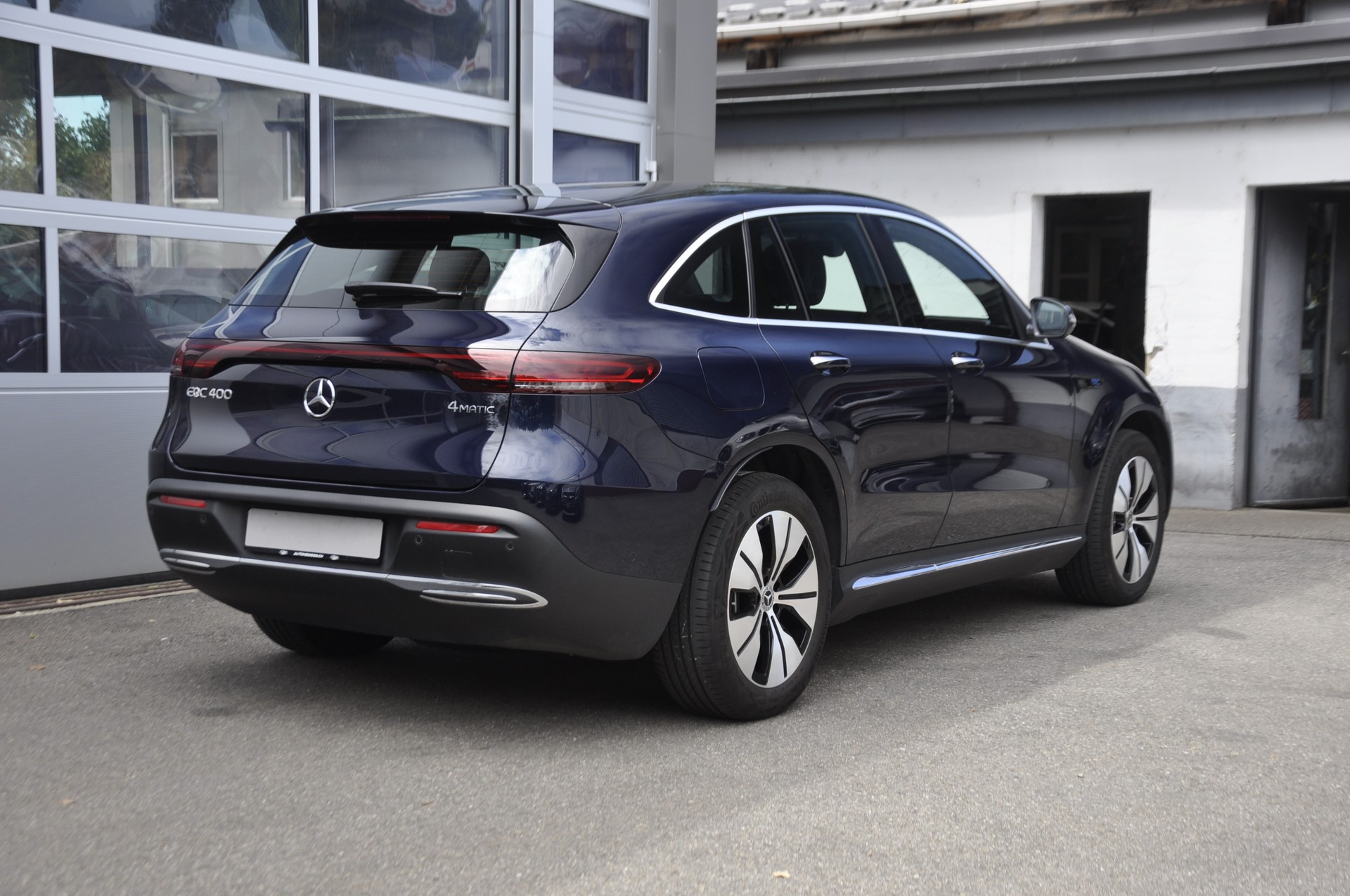 MERCEDES-BENZ EQC 400 4Matic EQ Star I Panoramadach-image-2