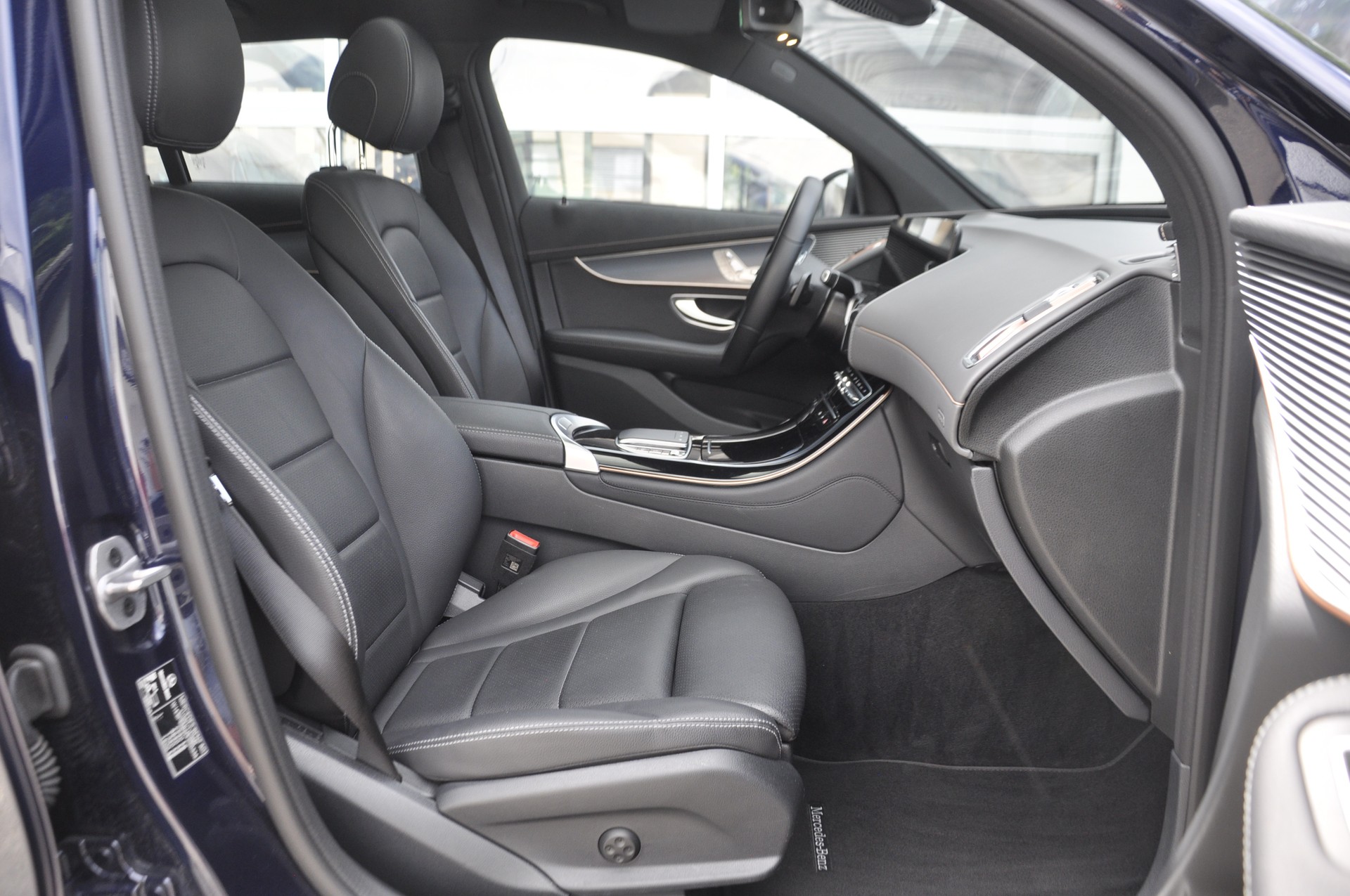 MERCEDES-BENZ EQC 400 4Matic EQ Star I Panoramadach-image-6