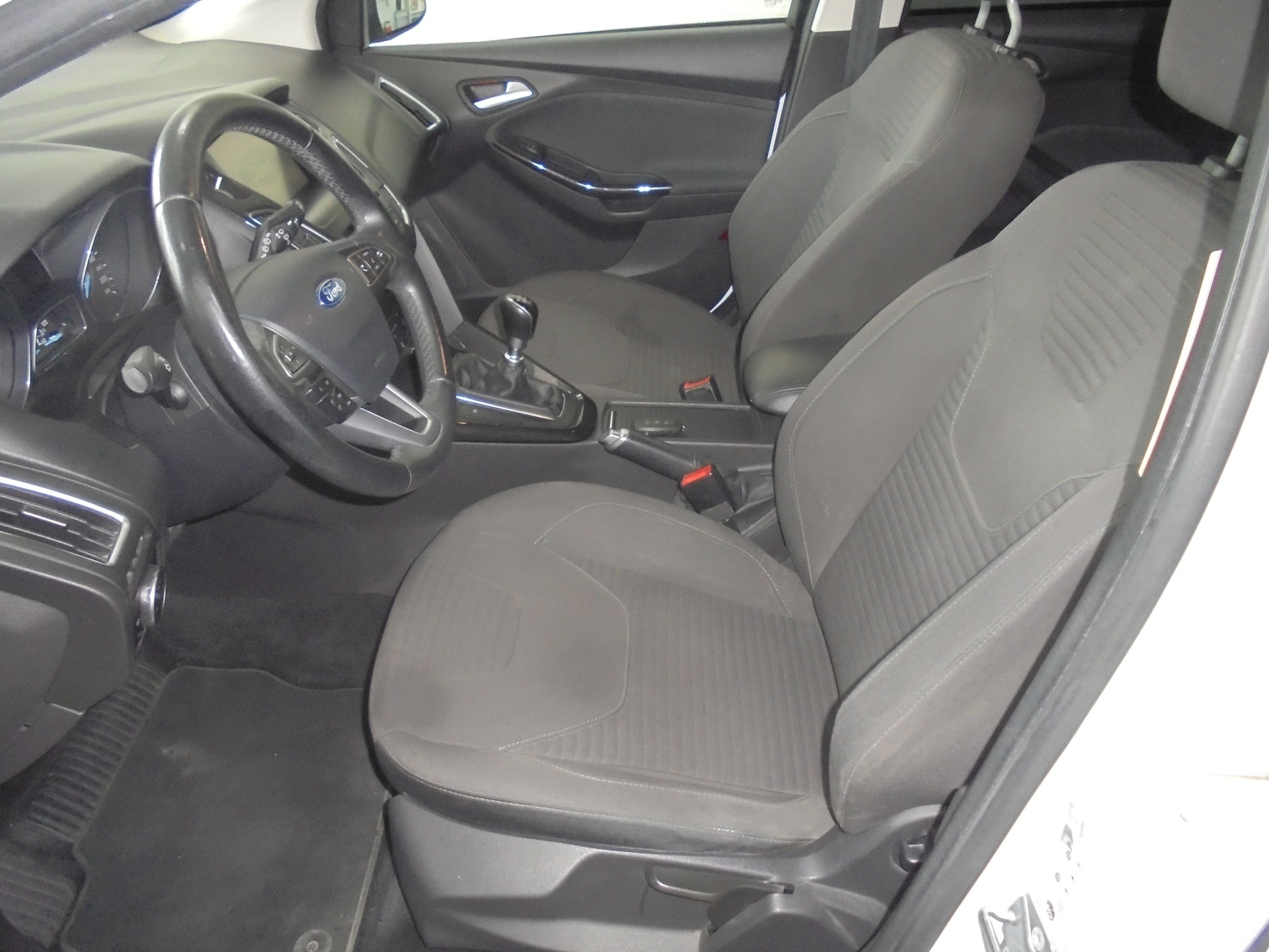 FORD Focus 1.5 TDCi ECOnetic Trend-image-4