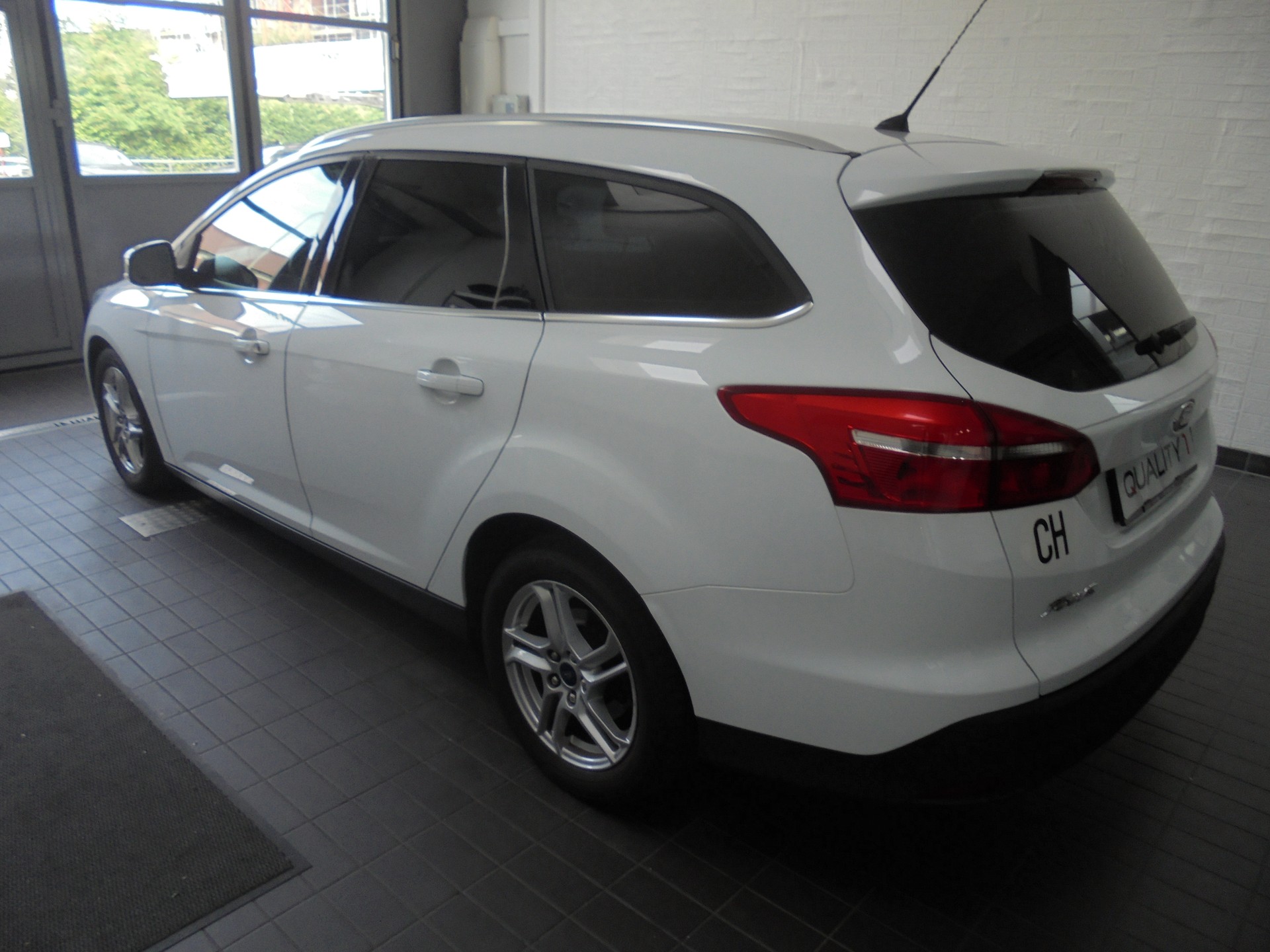 FORD Focus 1.5 TDCi ECOnetic Trend-image-2