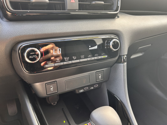 TOYOTA Yaris 1.5 Trend e-CVT-image-9