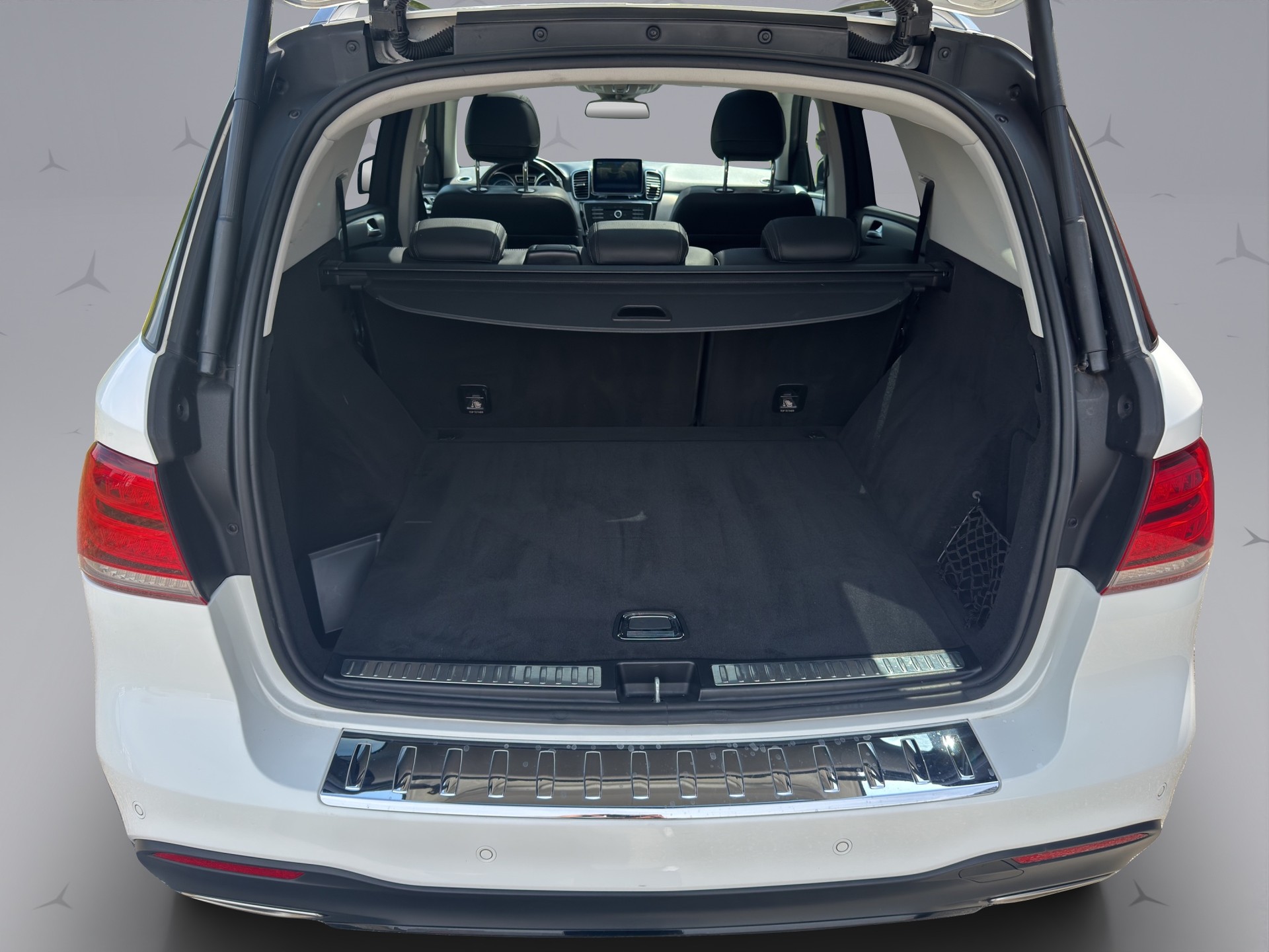 MERCEDES-BENZ GLE 400 Executive AMG Line-image-17