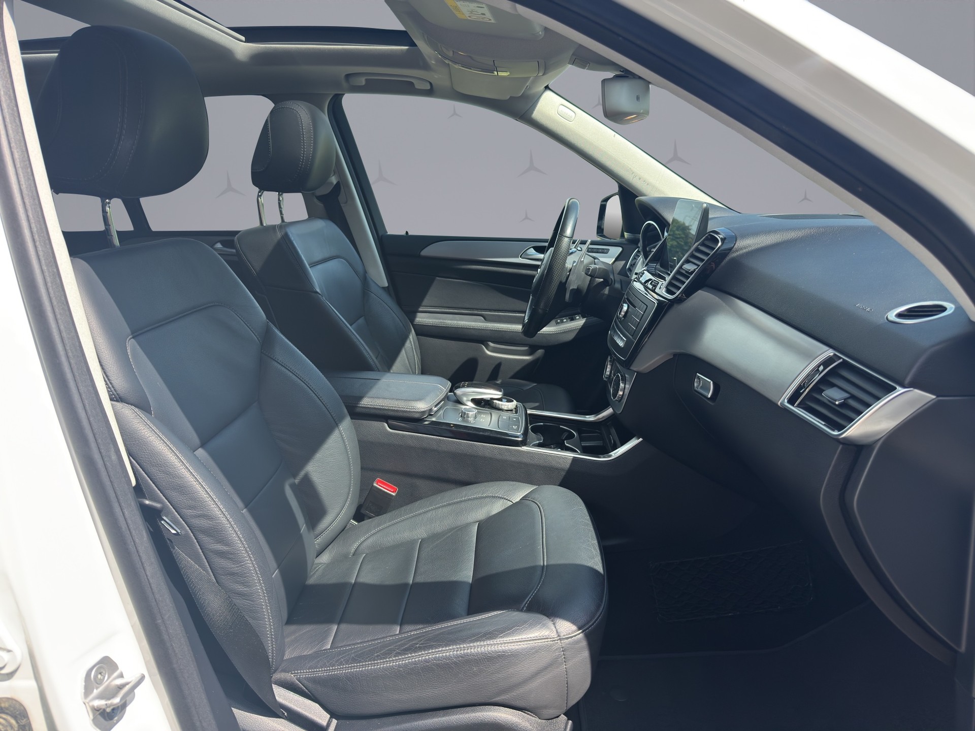 MERCEDES-BENZ GLE 400 Executive AMG Line-image-16
