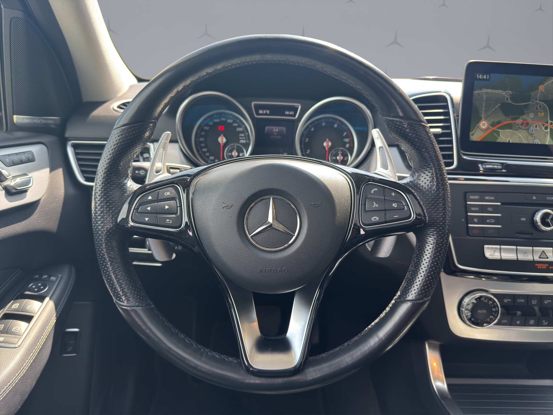 MERCEDES-BENZ GLE 400 Executive AMG Line-image-11