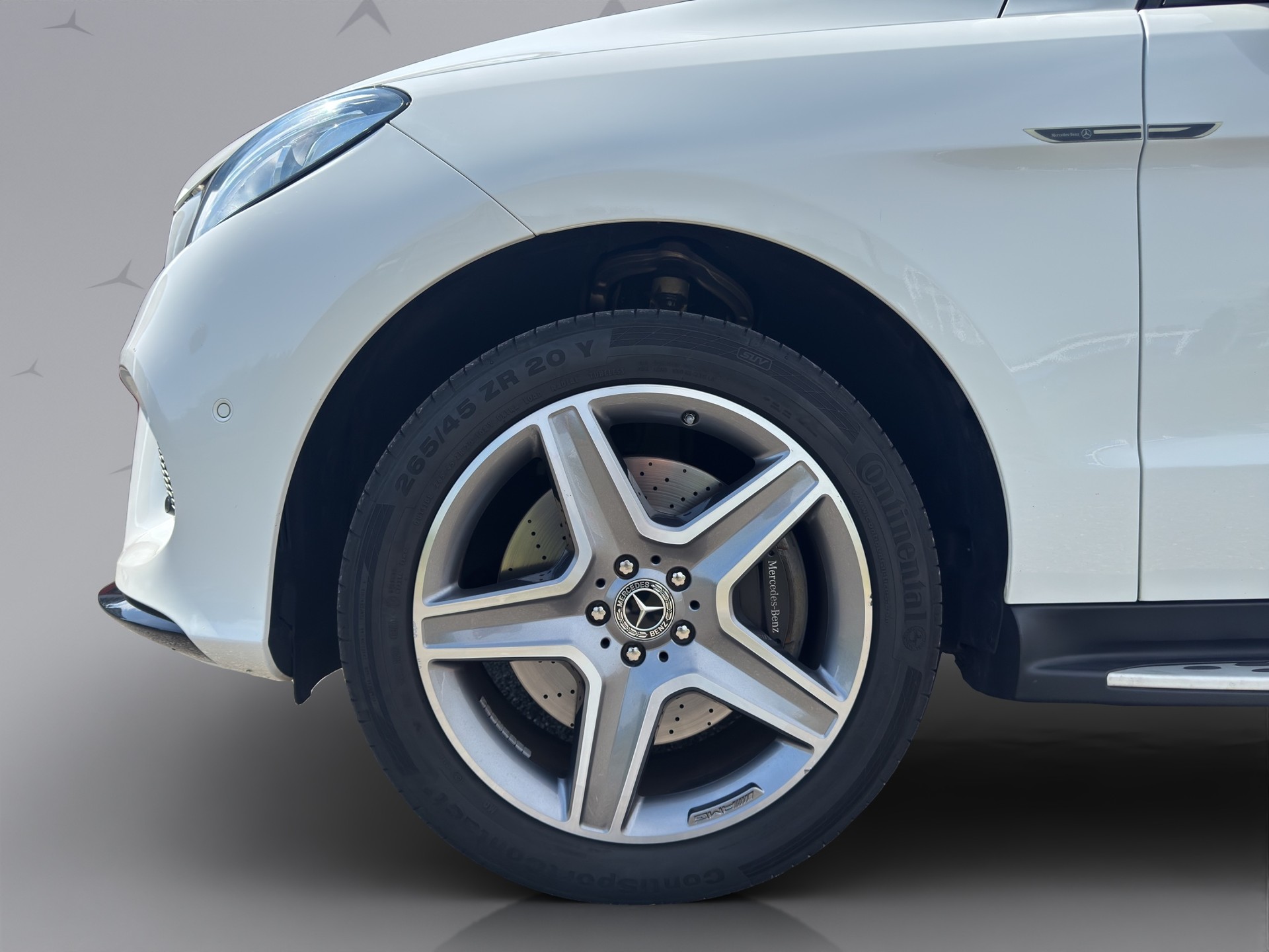 MERCEDES-BENZ GLE 400 Executive AMG Line-image-2